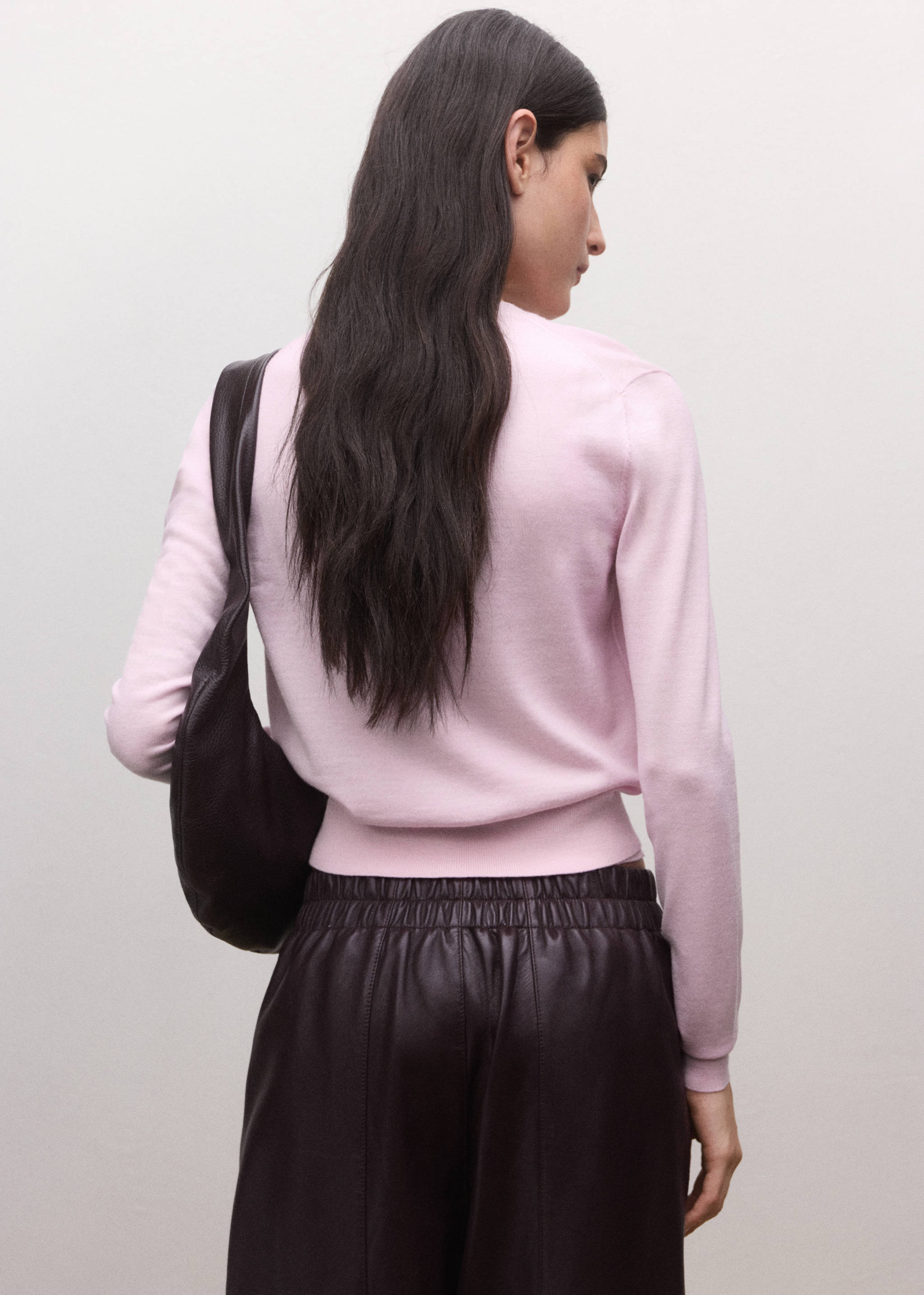 100% wool cardigan - Reverse of the article