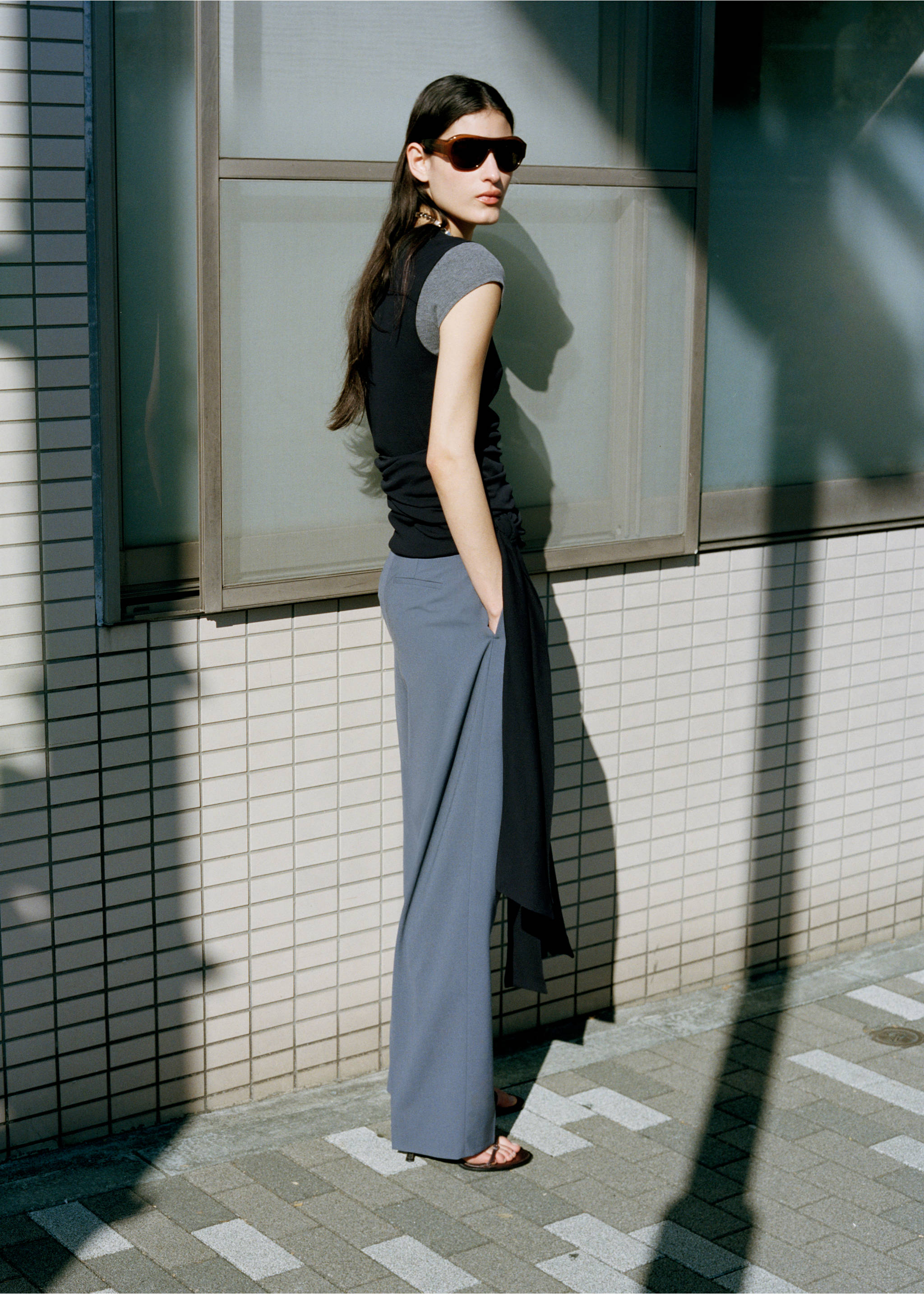 Cotton top with knot detail - Details of the article 1, Black. Ref: 27084441-00.