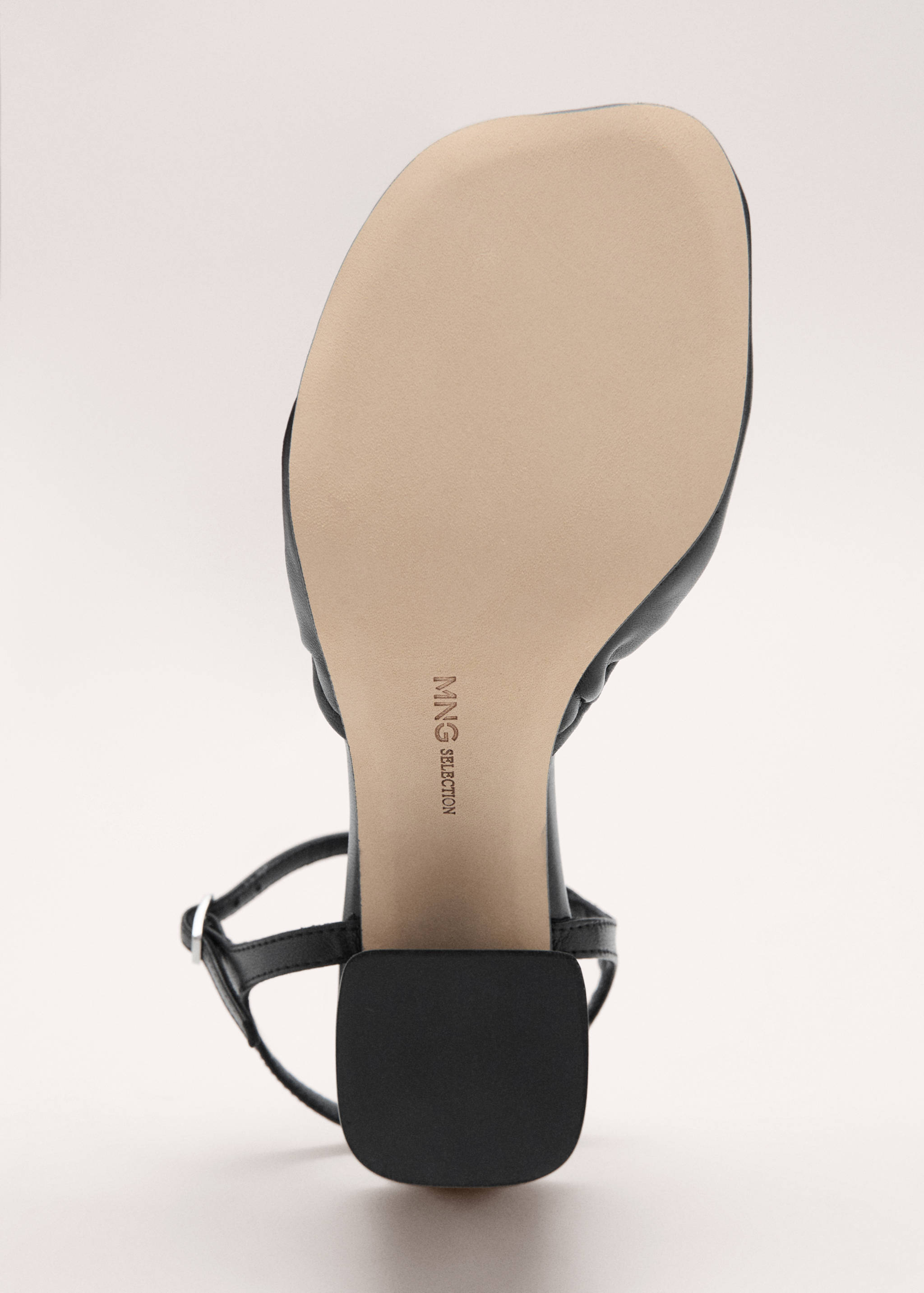 Skinnskor med klack och rynkad tå - Detaljer om artikeln 4