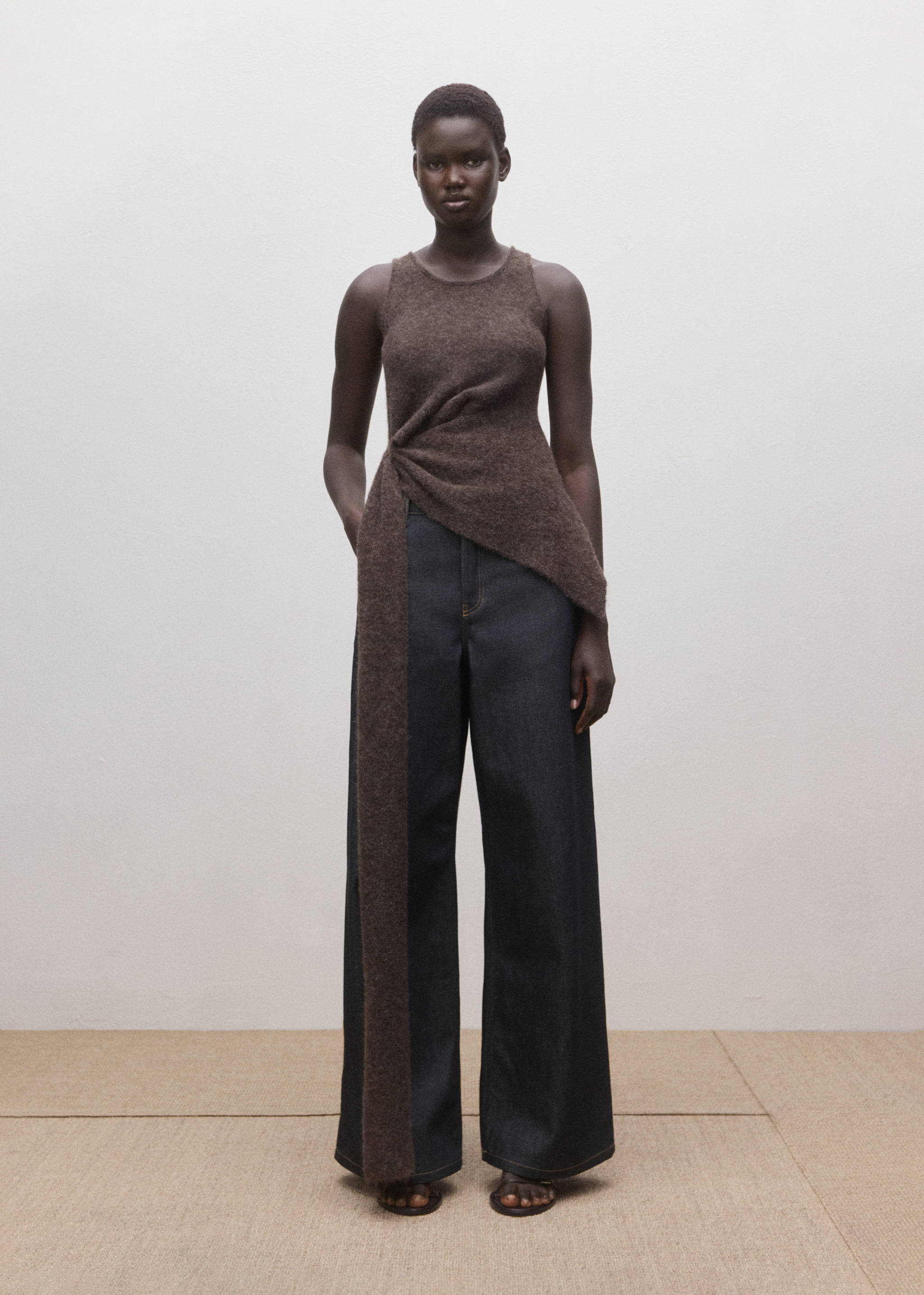 Low-rise wide leg jeans in rinse wash - General plane, Open Blue. Ref: 27084445-00.