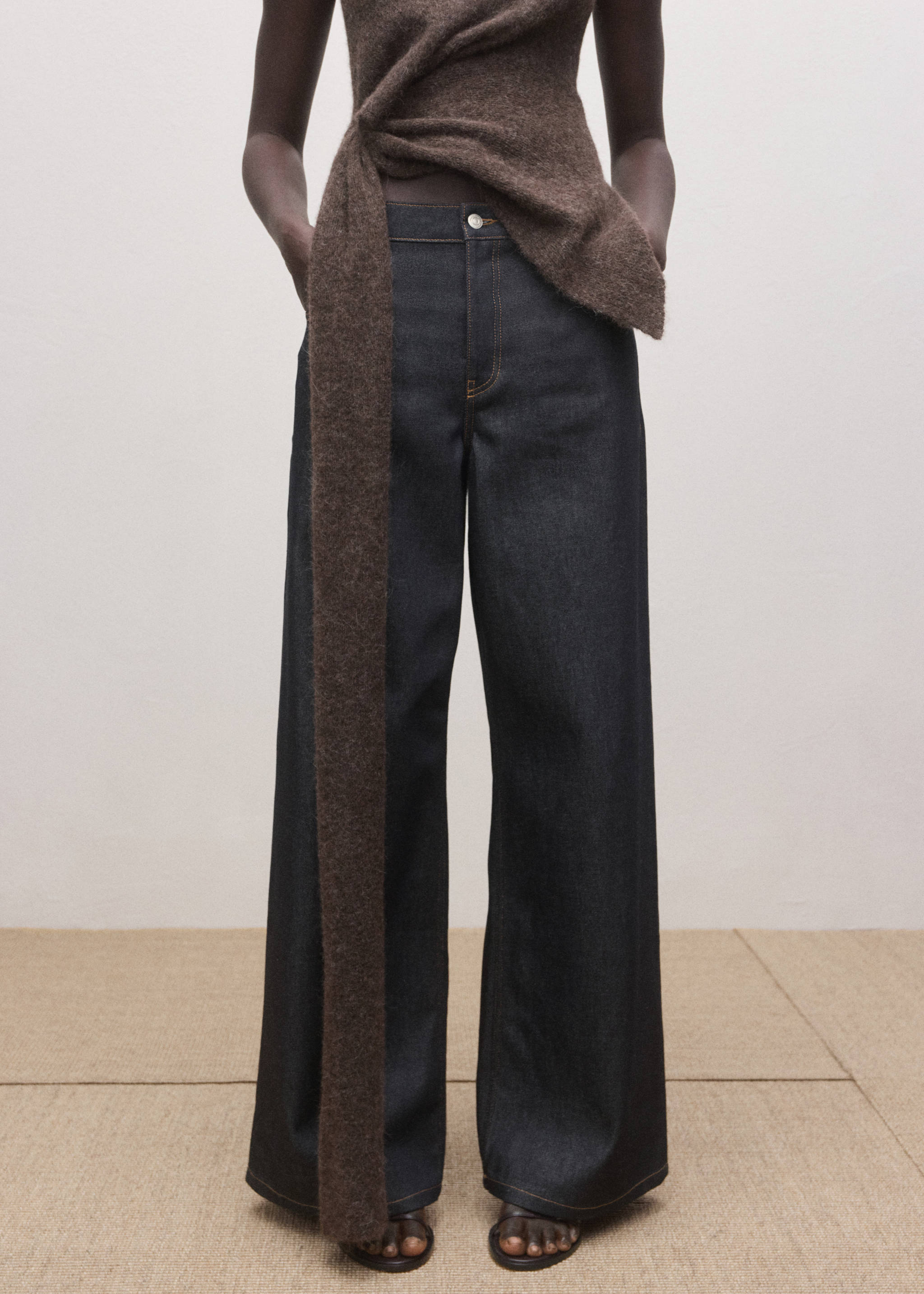 Low-rise wide leg jeans in rinse wash - Medium plane, Open Blue. Ref: 27084445-00.