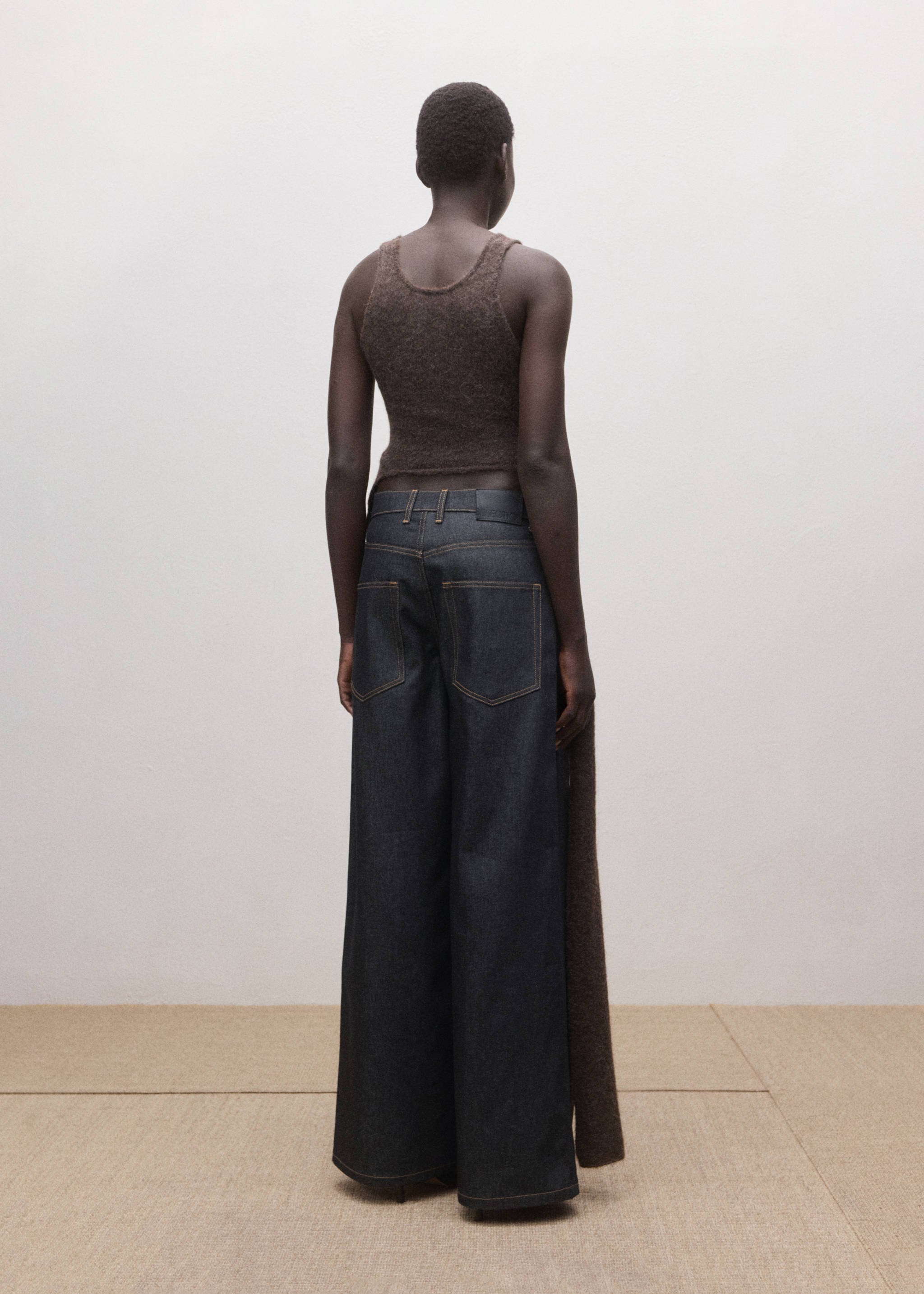 Low-rise wide leg jeans in rinse wash - Reverse of the article, Open Blue. Ref: 27084445-00.
