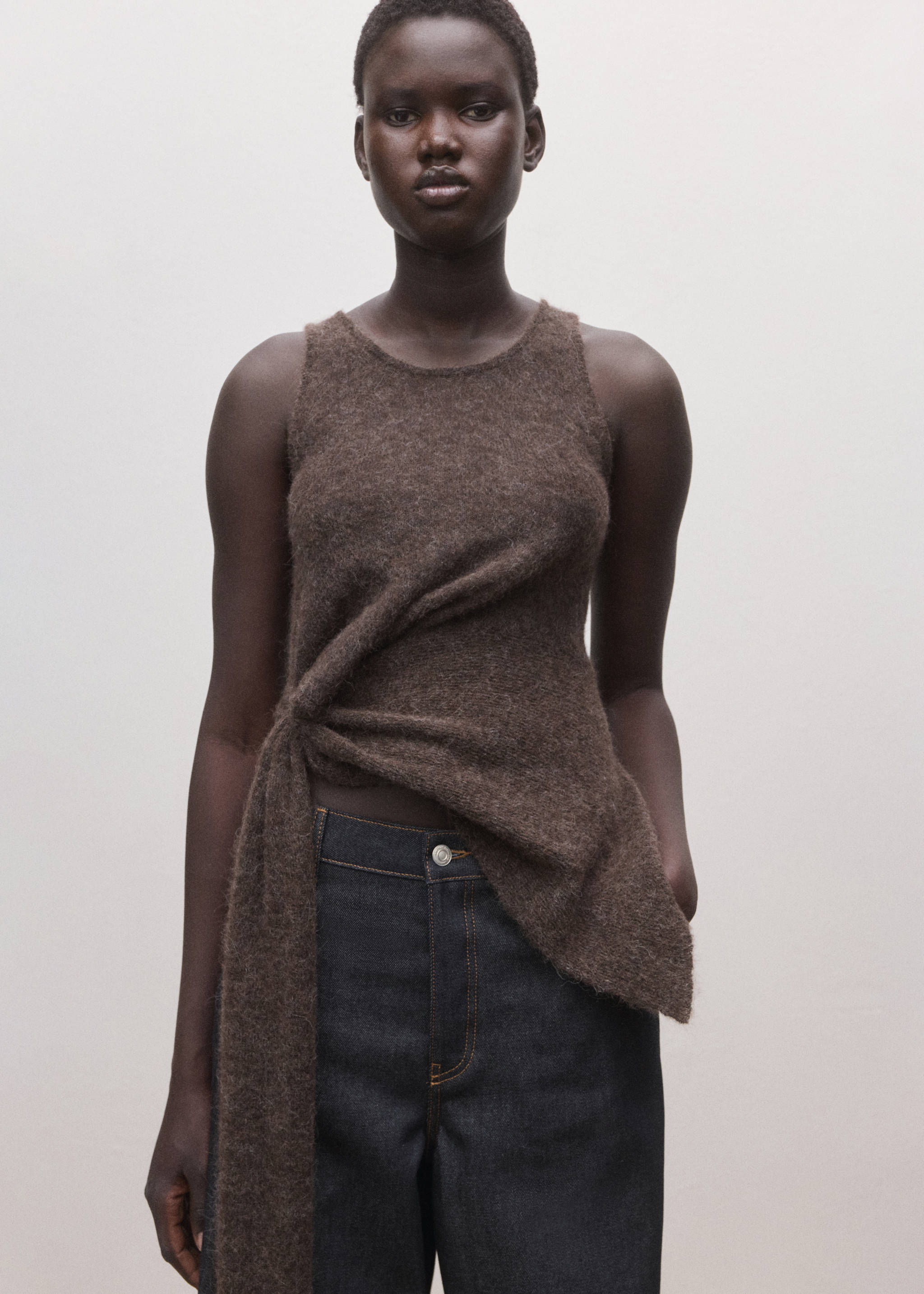 Low-rise wide leg jeans in rinse wash - Details of the article 1, Open Blue. Ref: 27084445-00.