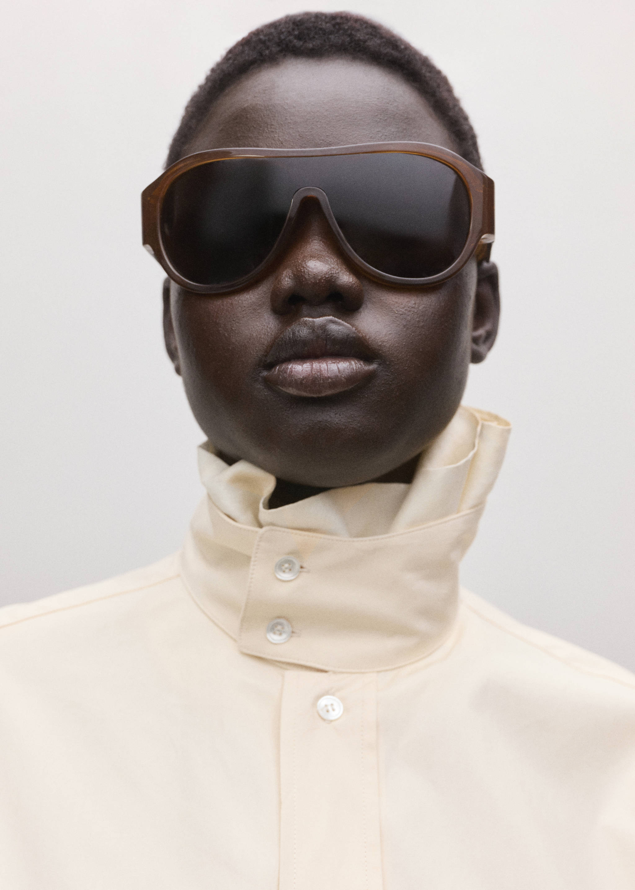 Shirt with combined collar - Details of the article 1, Yellow. Ref: 27084446-00.