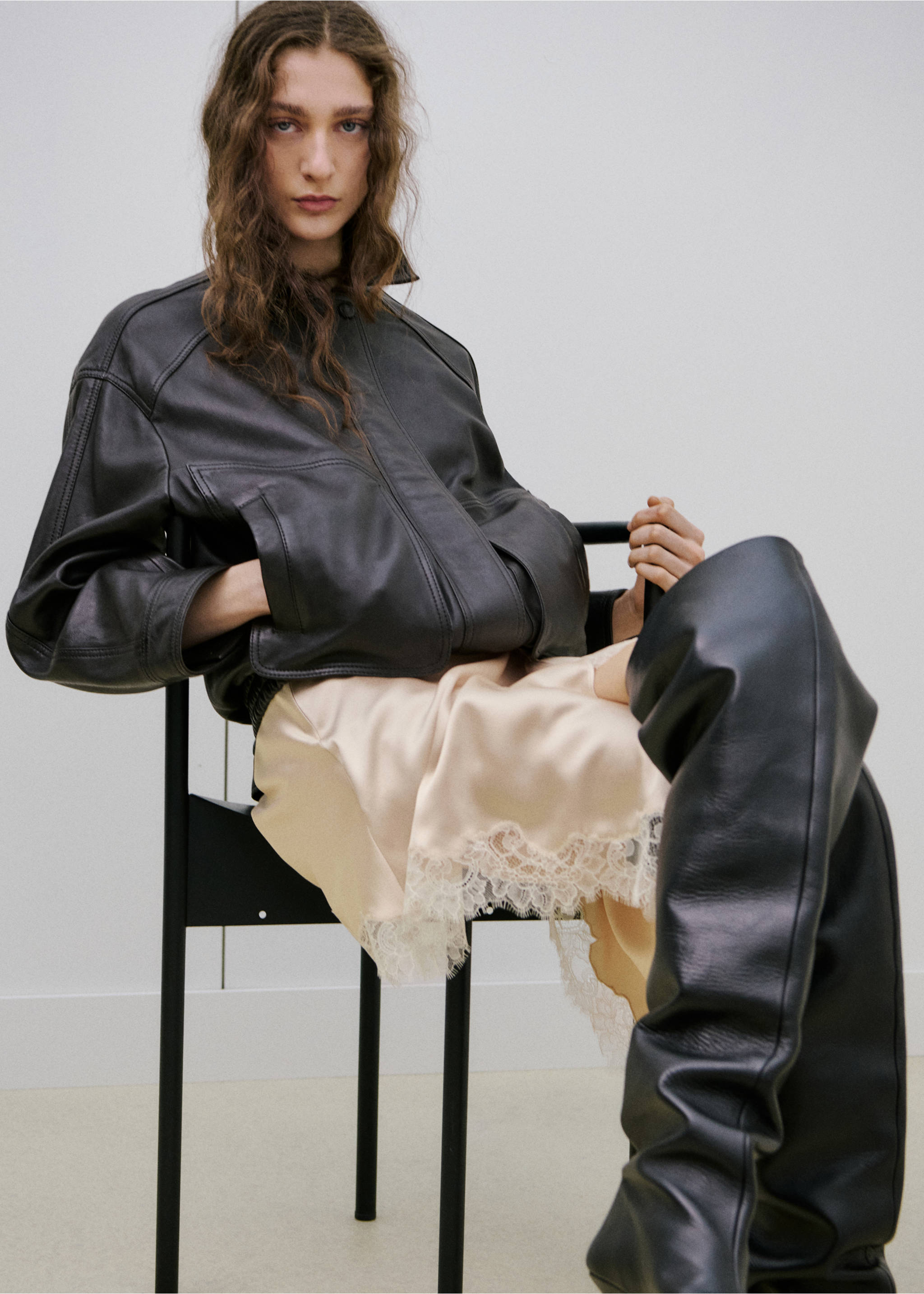 Cross-over lingerie skirt with slit - Medium plane, Beige. Ref: 27084447-00.