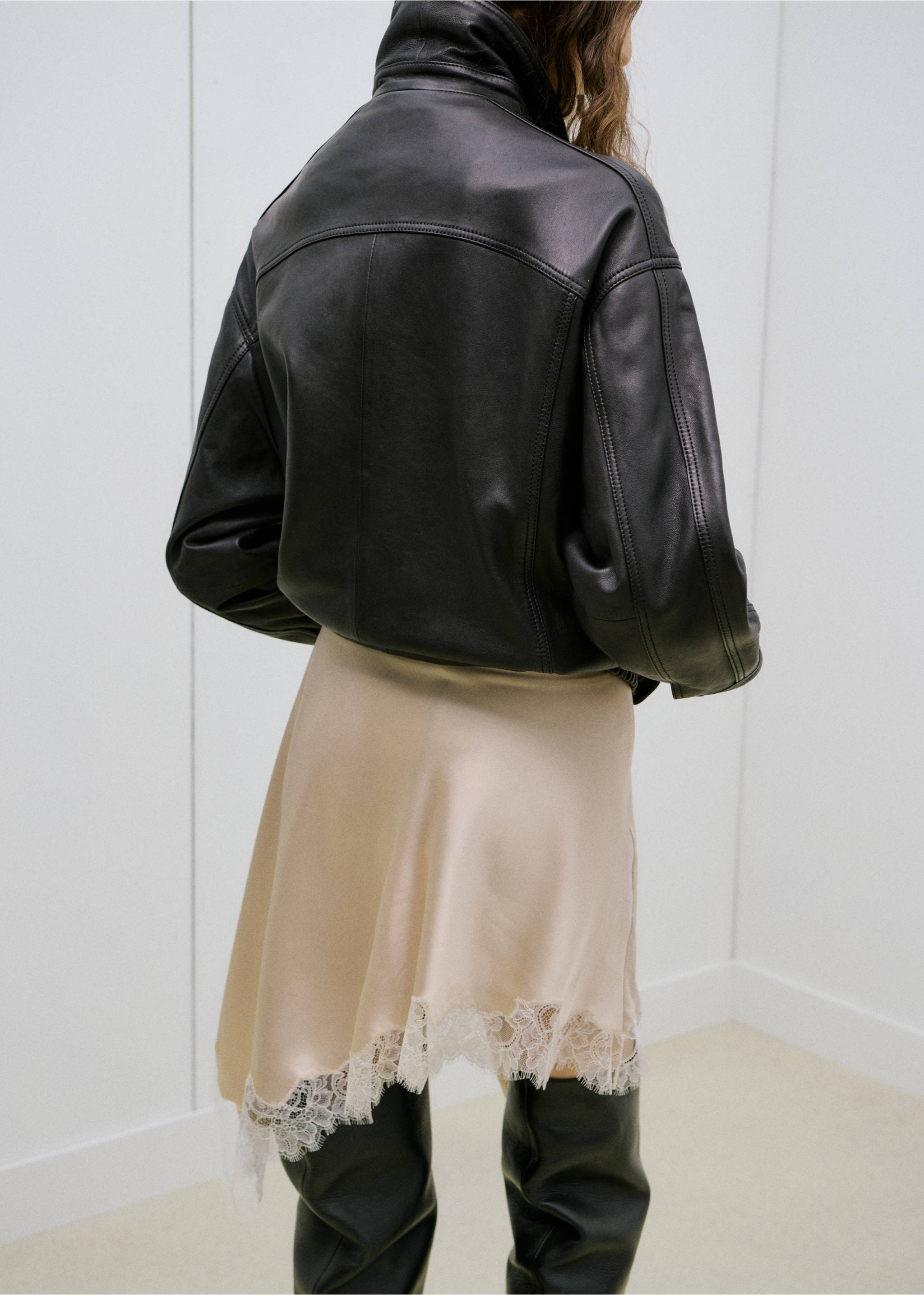 Cross-over lingerie skirt with slit - Reverse of the article, Beige. Ref: 27084447-00.