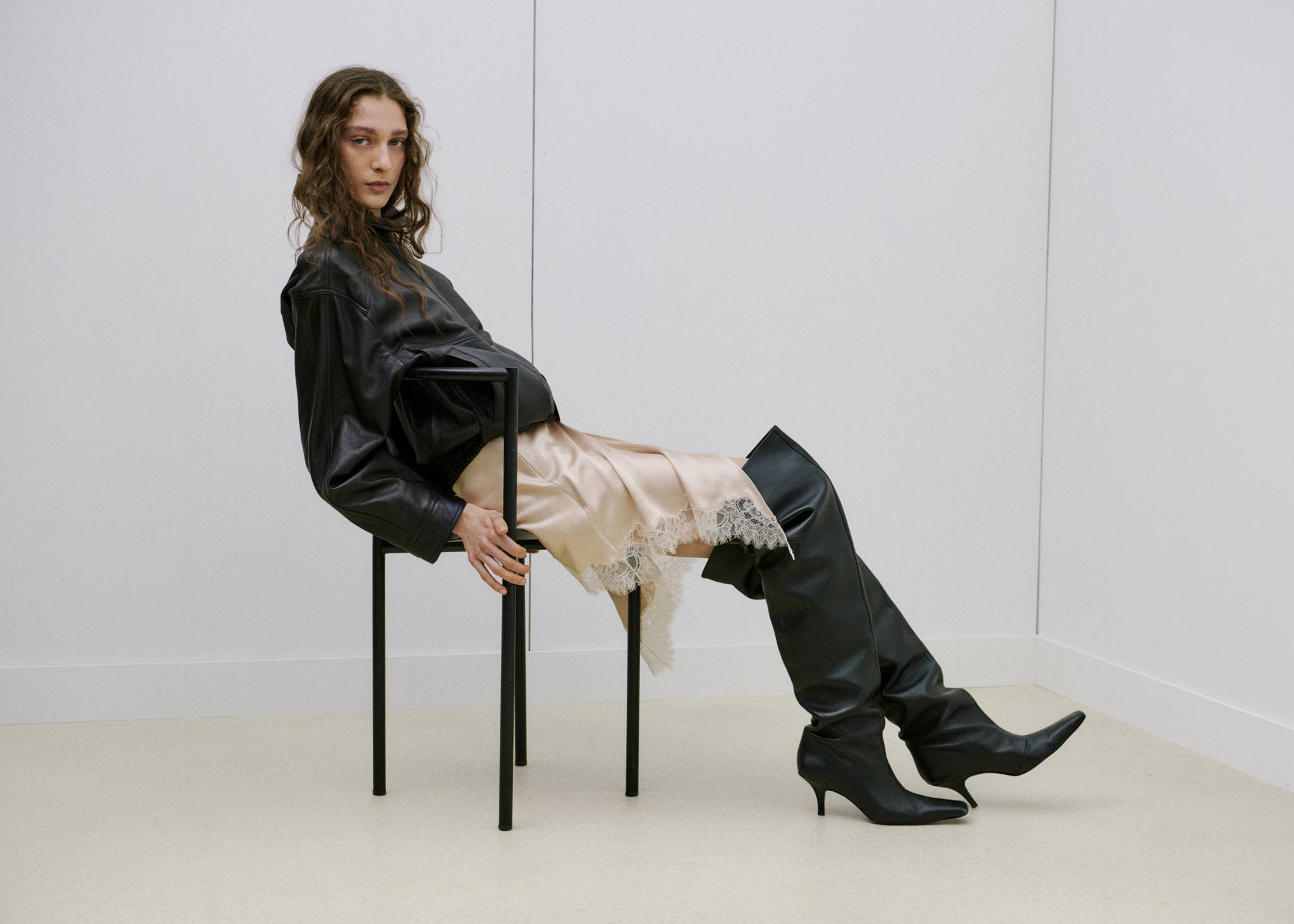 Cross-over lingerie skirt with slit - Panoramic plane