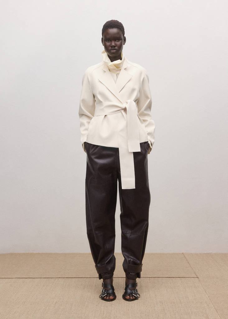 Jacket with lapels and tie belt — Ecru