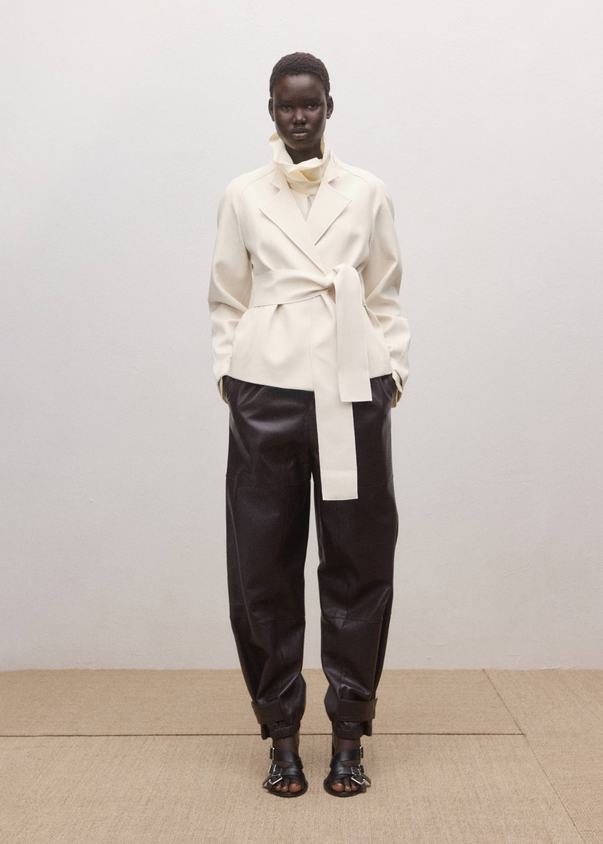 Jacket with lapels and tie belt - General plane, Ecru. Ref: 27084448-00.