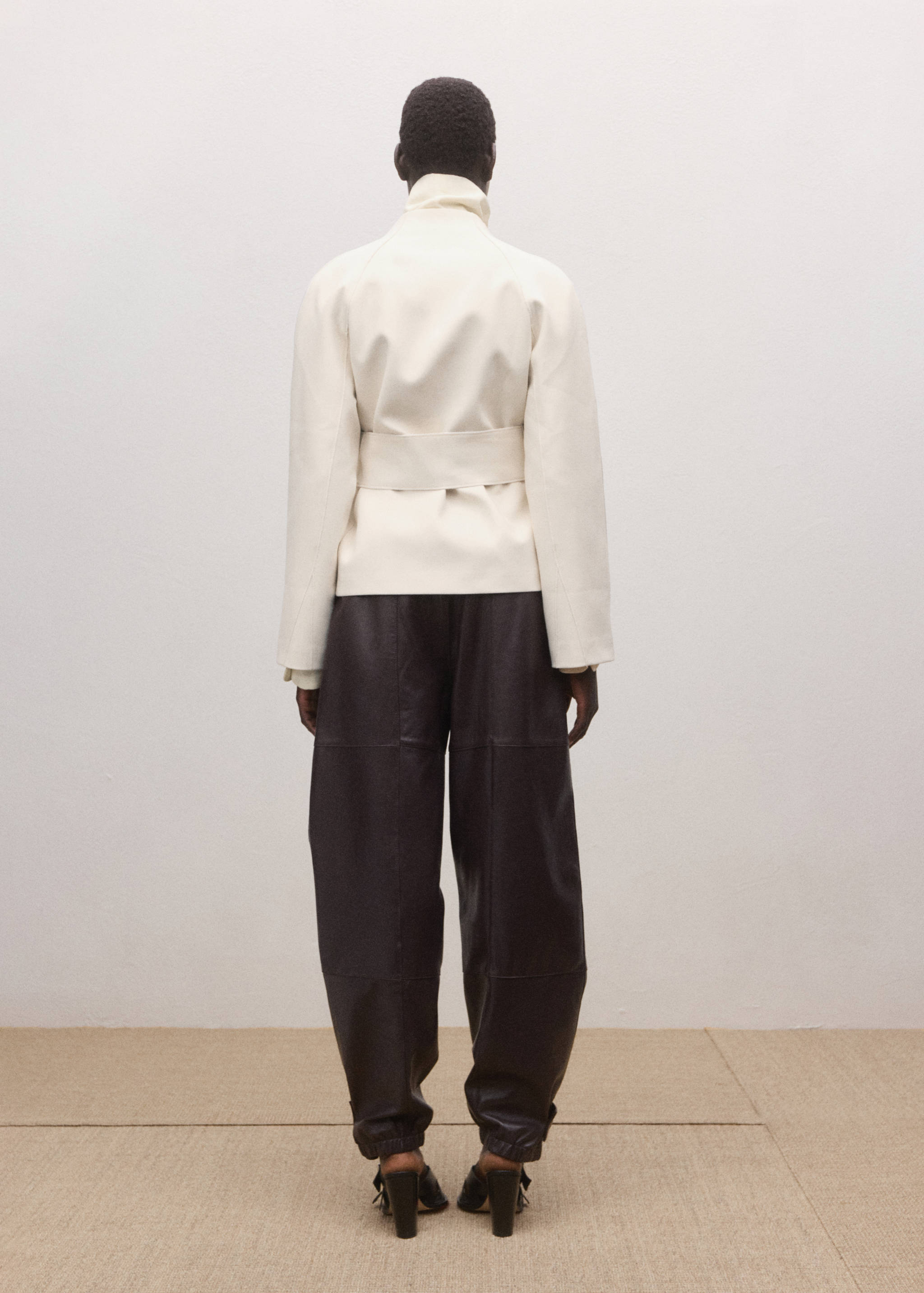 Jacket with lapels and tie belt - Reverse of the article, Ecru. Ref: 27084448-00.