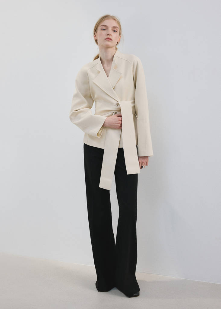 Jacket with lapels and tie belt — Ecru