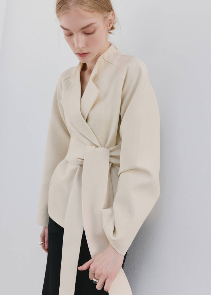 Jacket with lapels and tie belt — Ecru