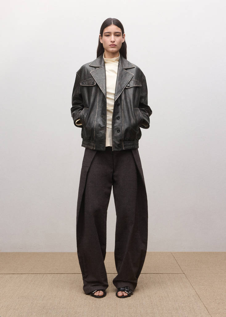 Oversized leather jacket with lapels — Brown