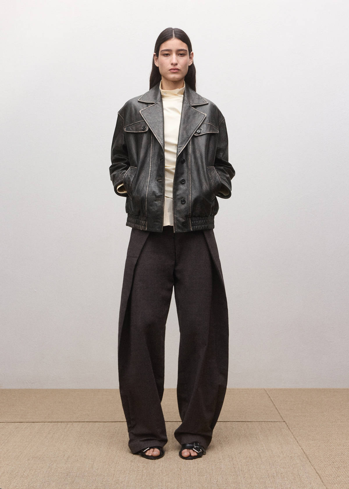 Oversized leather jacket with lapels — Brown