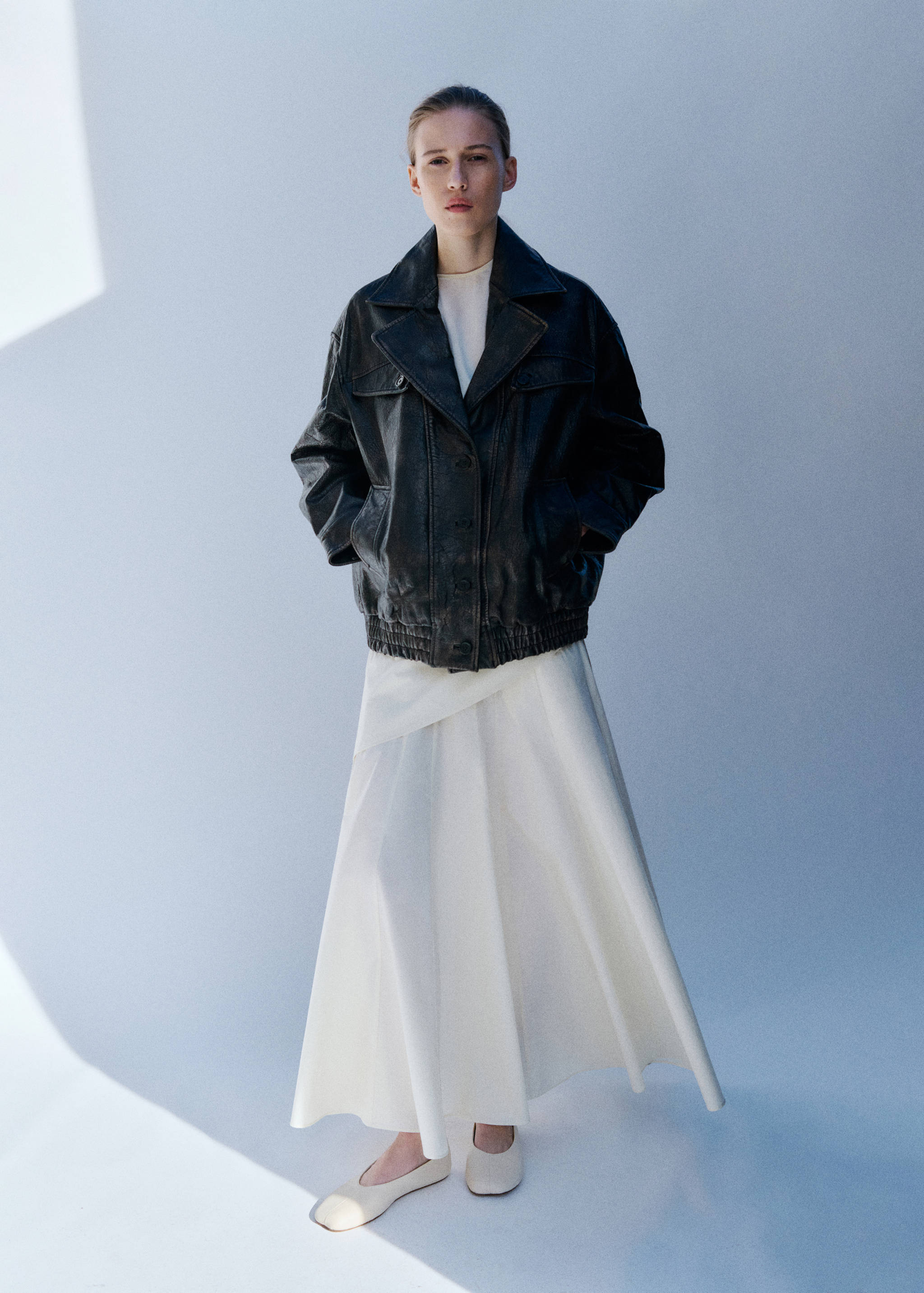 Veste en cuir oversize à rabat - Plan général