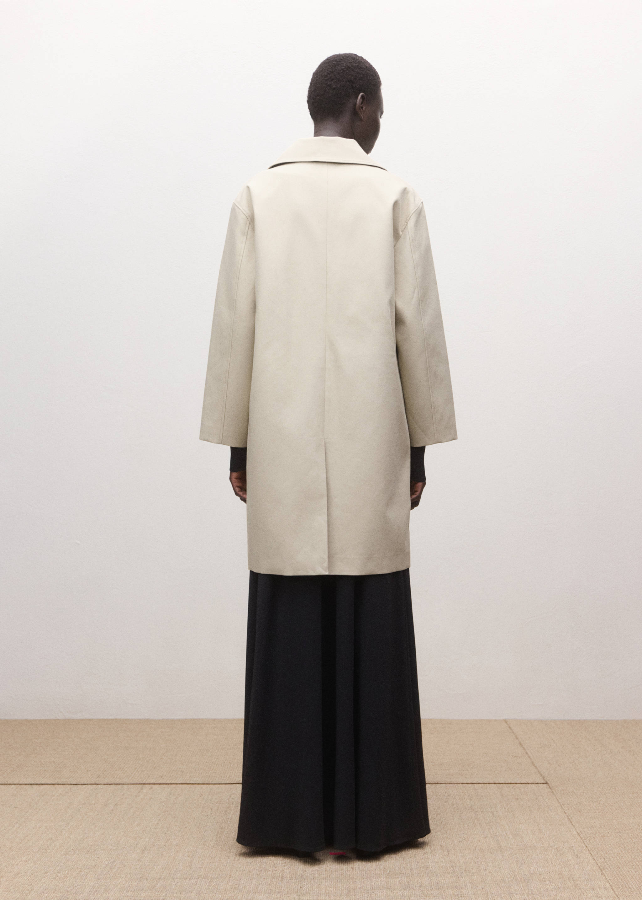 100% cotton trench with pockets - Reverse of the article