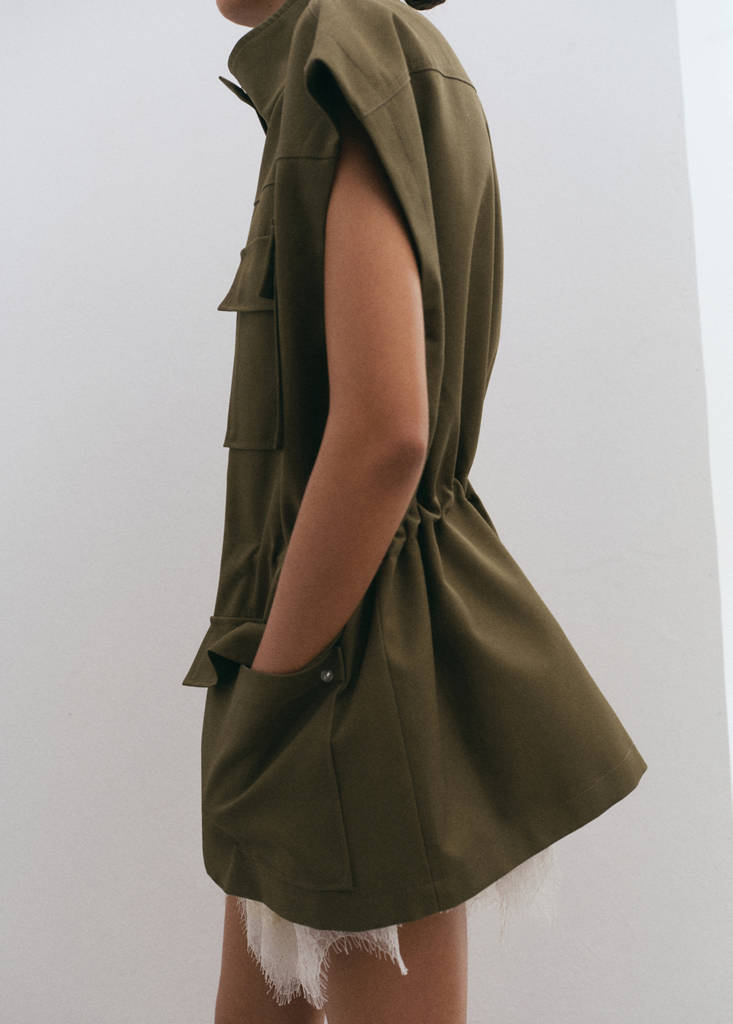 High-neck vest with pockets