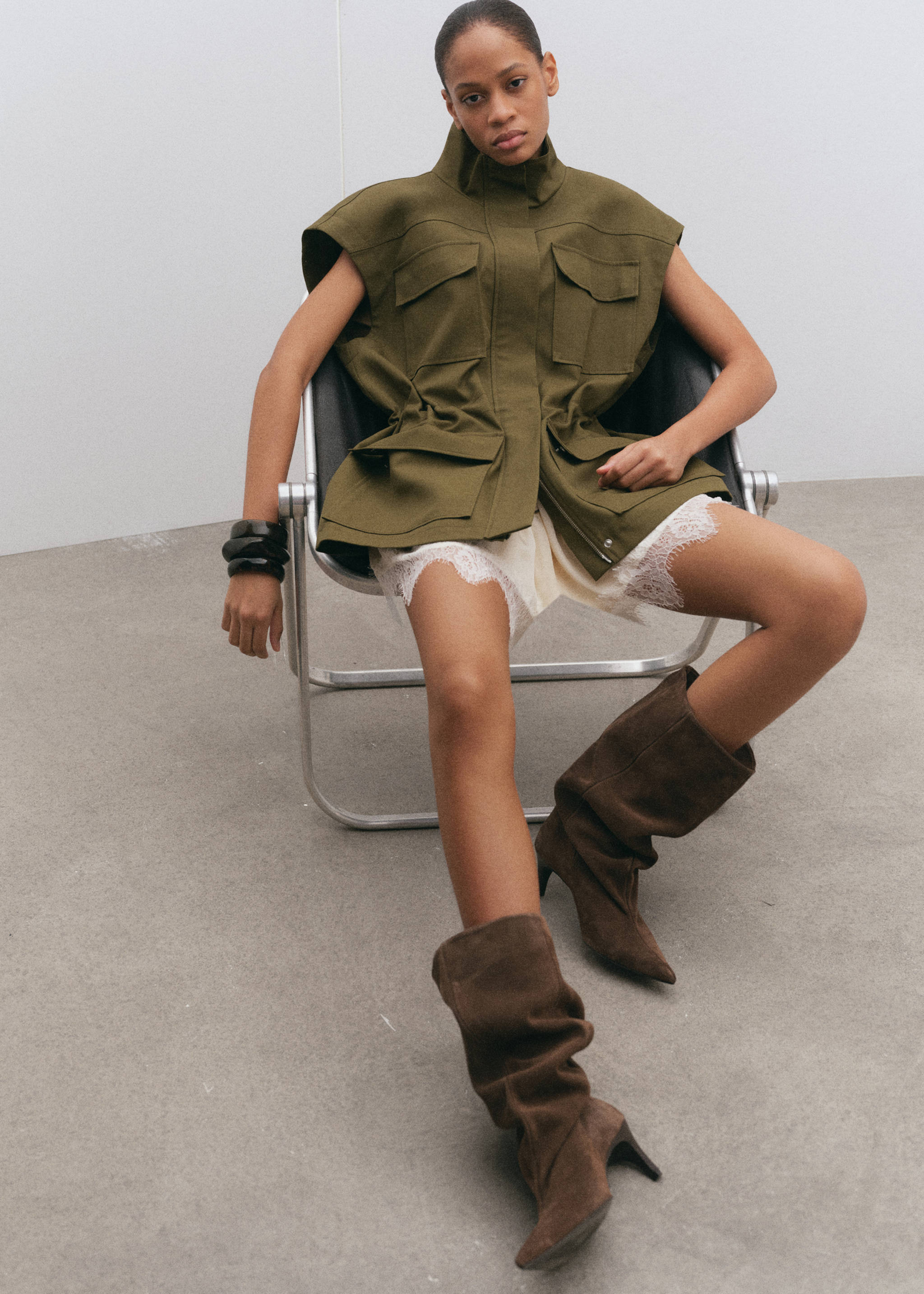 High neck waistcoat with pockets - Details of the article 2