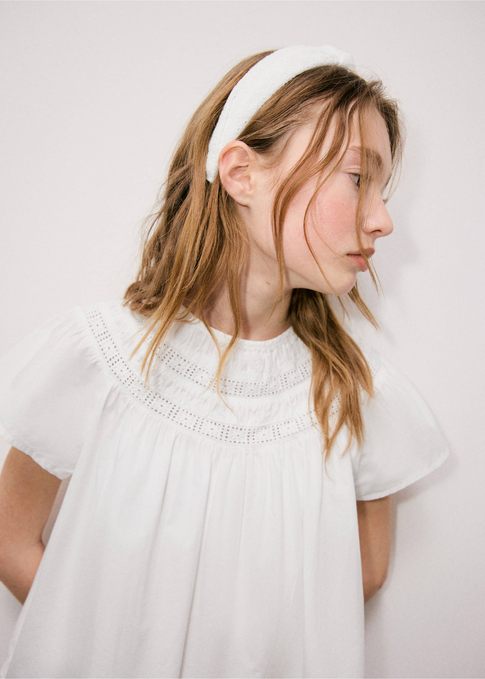 Brodert diadem i bomull - Total bildeutsnitt, Hvit. Ref: 27084781-00.