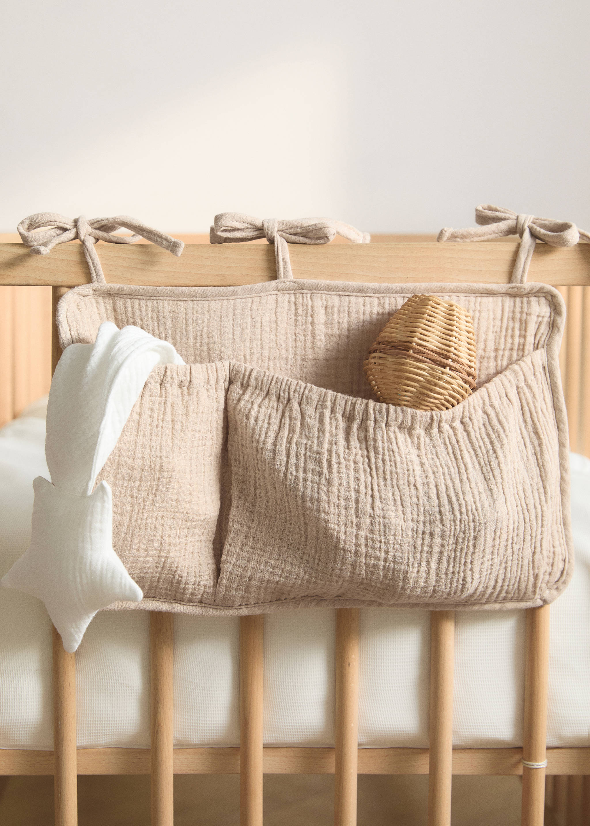 Cotton muslin cot organiser - General plane