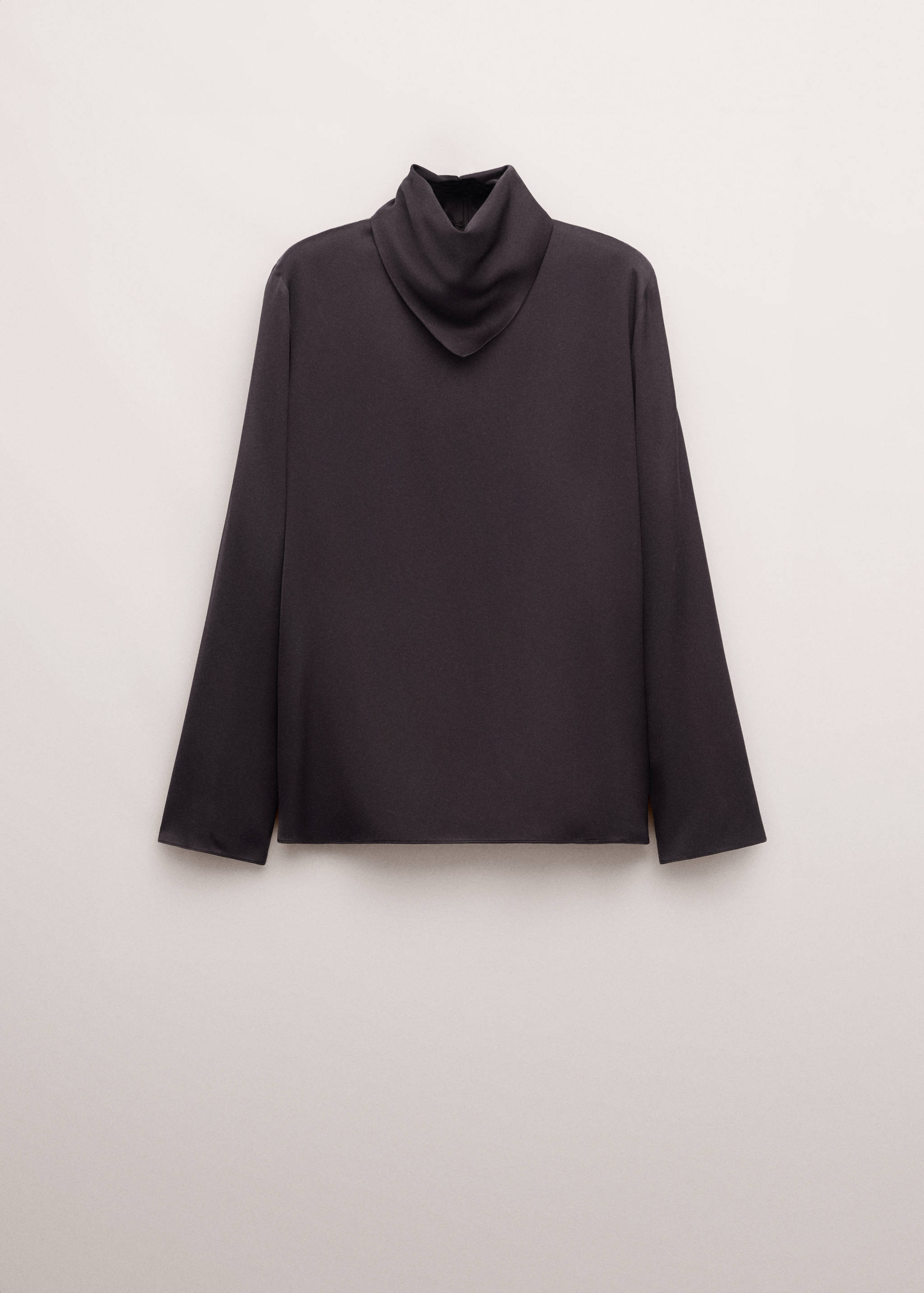 Blusa satinada cuello vuelto - Artículo sin modelo