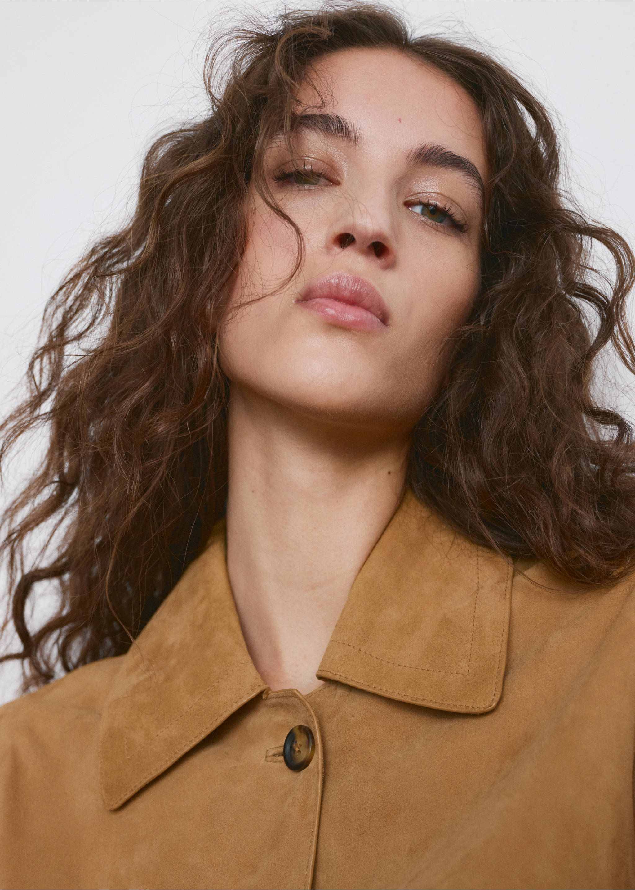 Chest-pocket suede jacket - Details of the article 1, Ochre. Ref: 27084788-00.