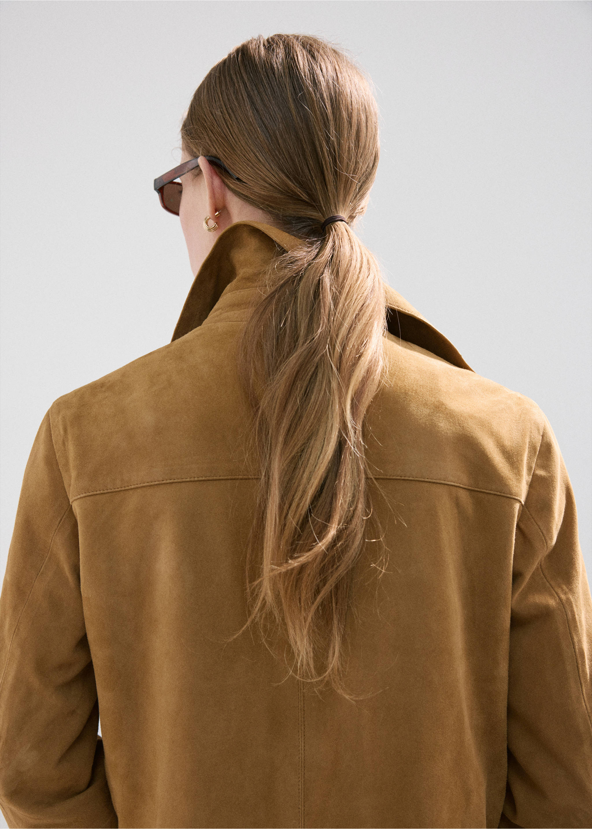 Chaqueta ante bolsillos - Detalle del artículo 4, Ocre. Ref: 27084788-01.