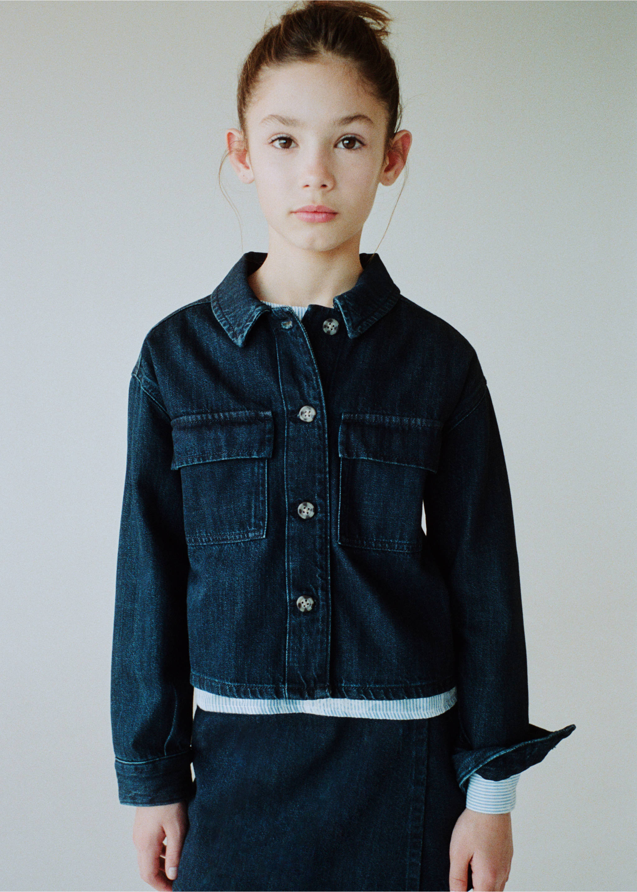 Camisa de ganga com bolsos - Pormenor do artigo 5, Azul-escuro. Ref: 27085147-00.