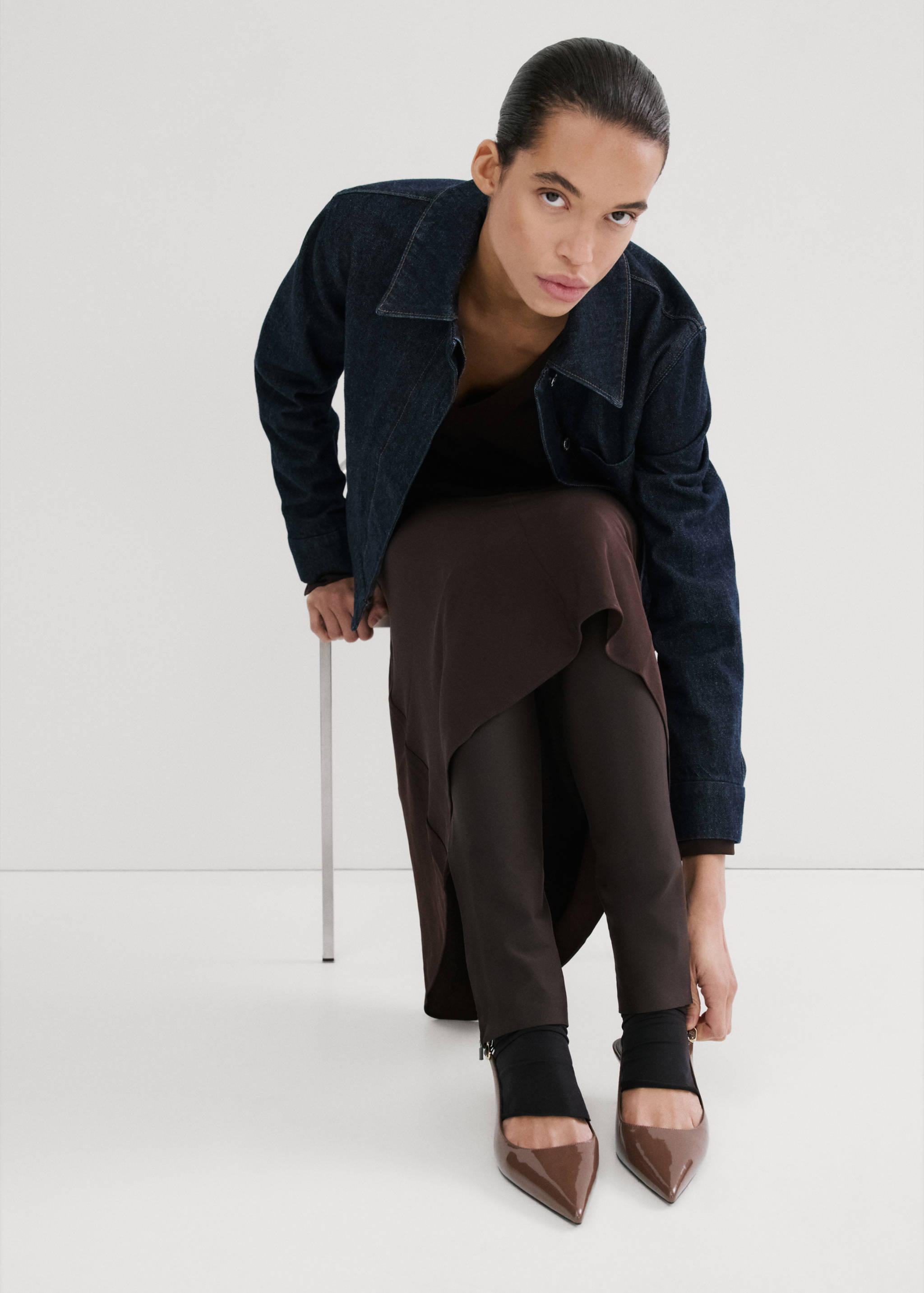 Zapato punta tacón kitten - Plano general