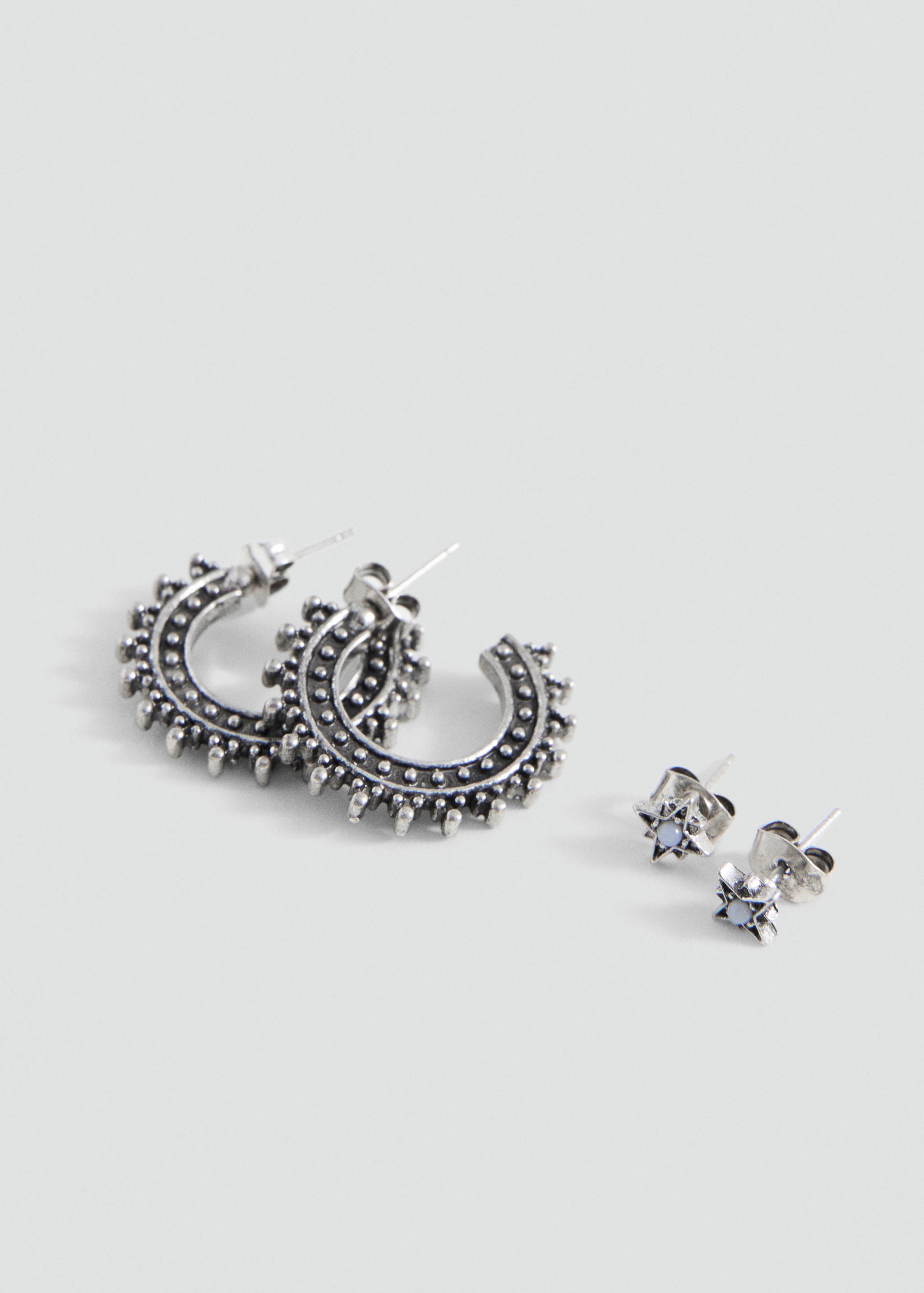 Lot 2 boucles d’oreilles combinées - Plan moyen