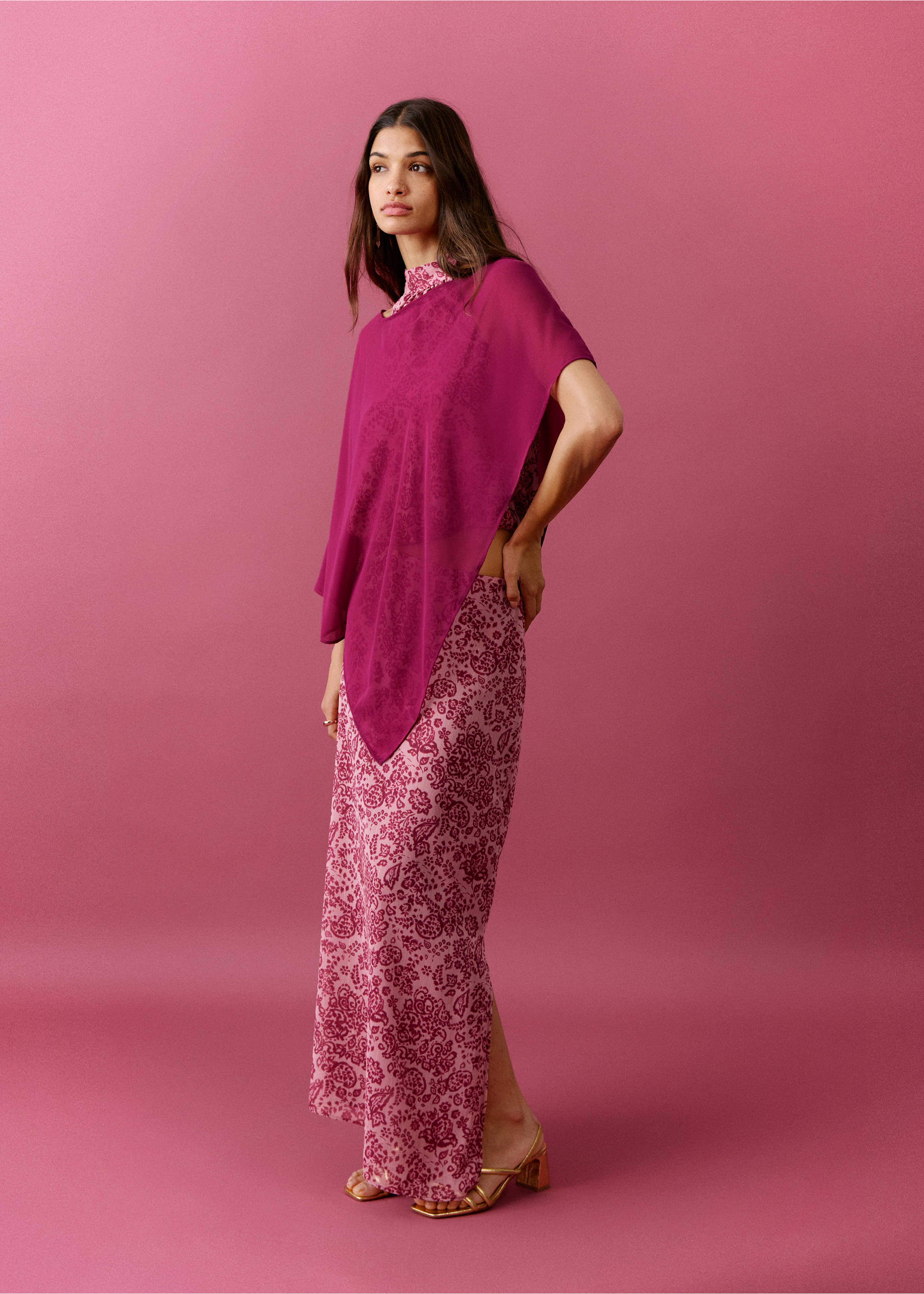 عباءة غير متماثلة بقصة انسيابية - رؤية عامة, وردي. Ref: 27085811-00.