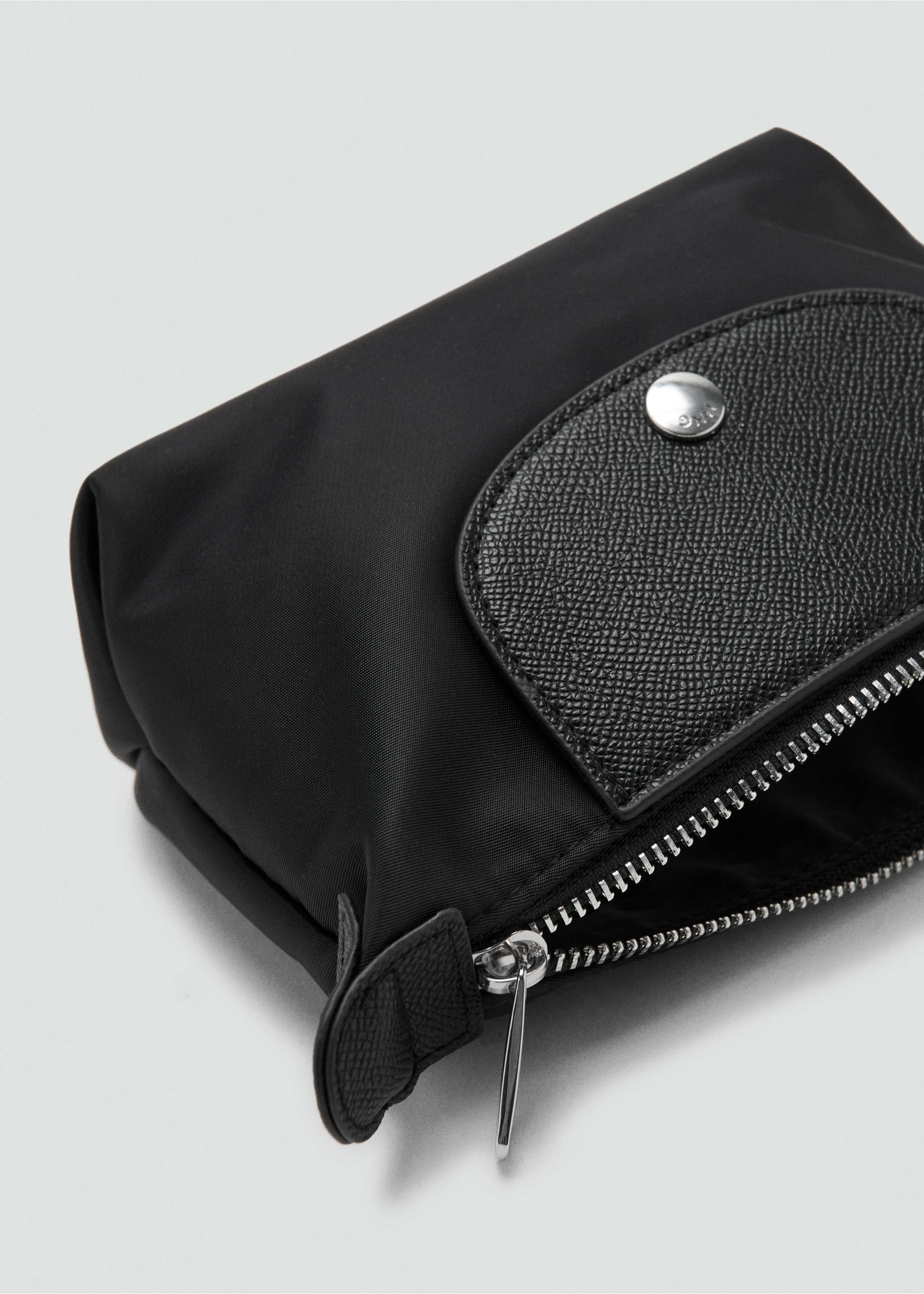Medium combined nylon toiletry bag - Details of the article 1, Black. Ref: 27085812-00.