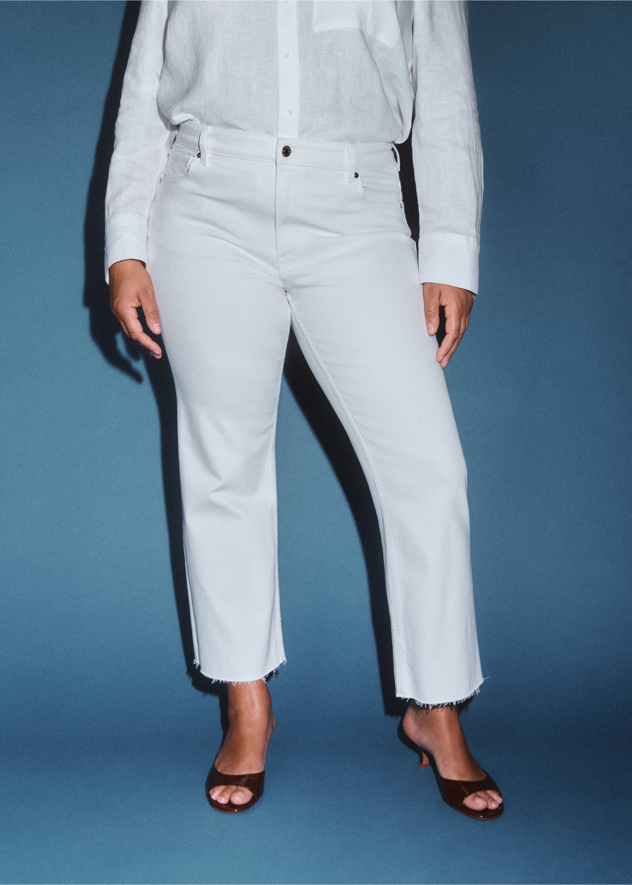 Sienna flared cropped jeans - Details of the article 6, White. Ref: 27085813-00.