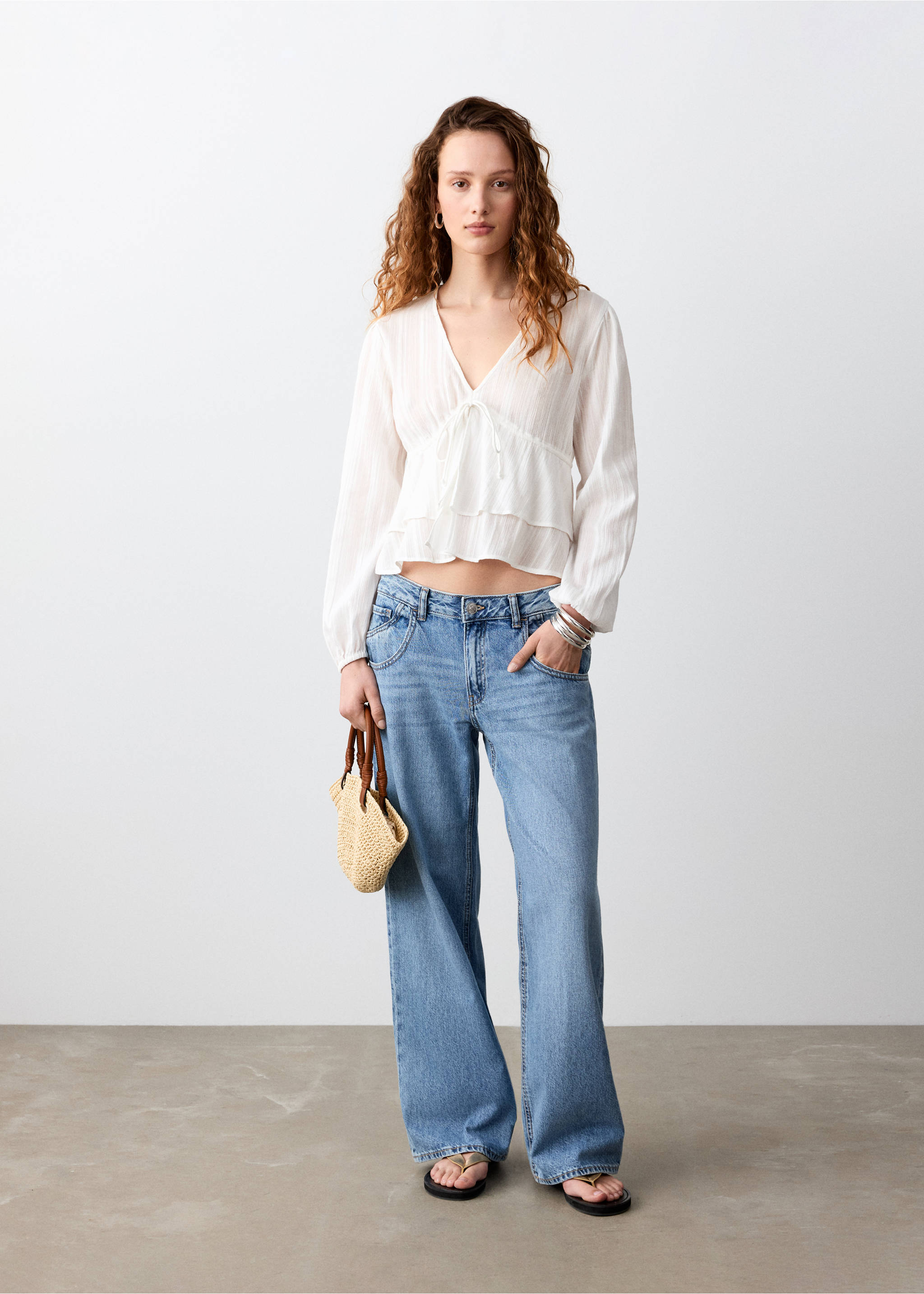 Блузка с воланами и бантом - Общий план, Грязно-белый. Ref: 27085815-00.