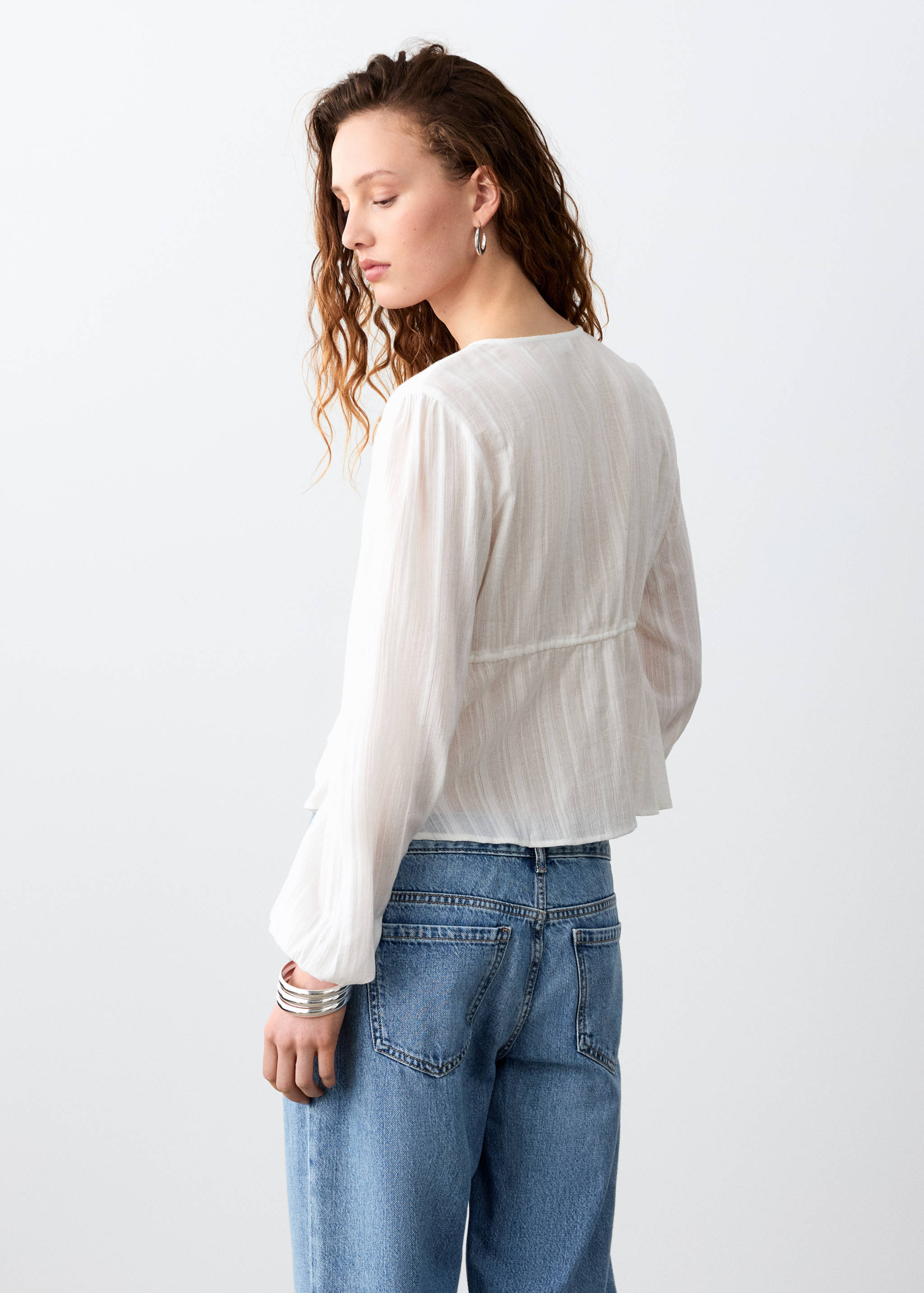 Блузка с воланами и бантом - Обратная сторона изделия