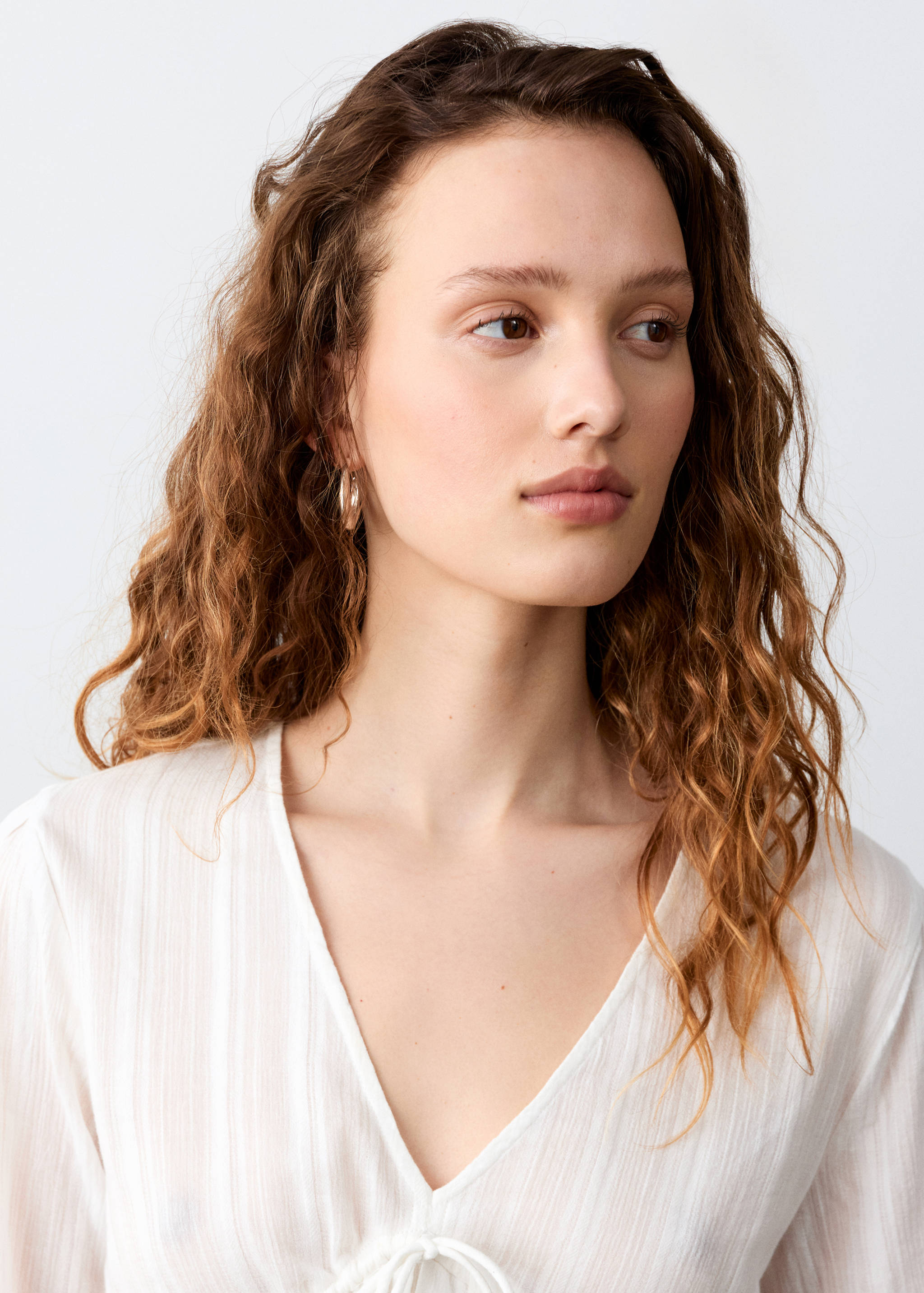 Блузка с воланами и бантом - Деталь изделия 1