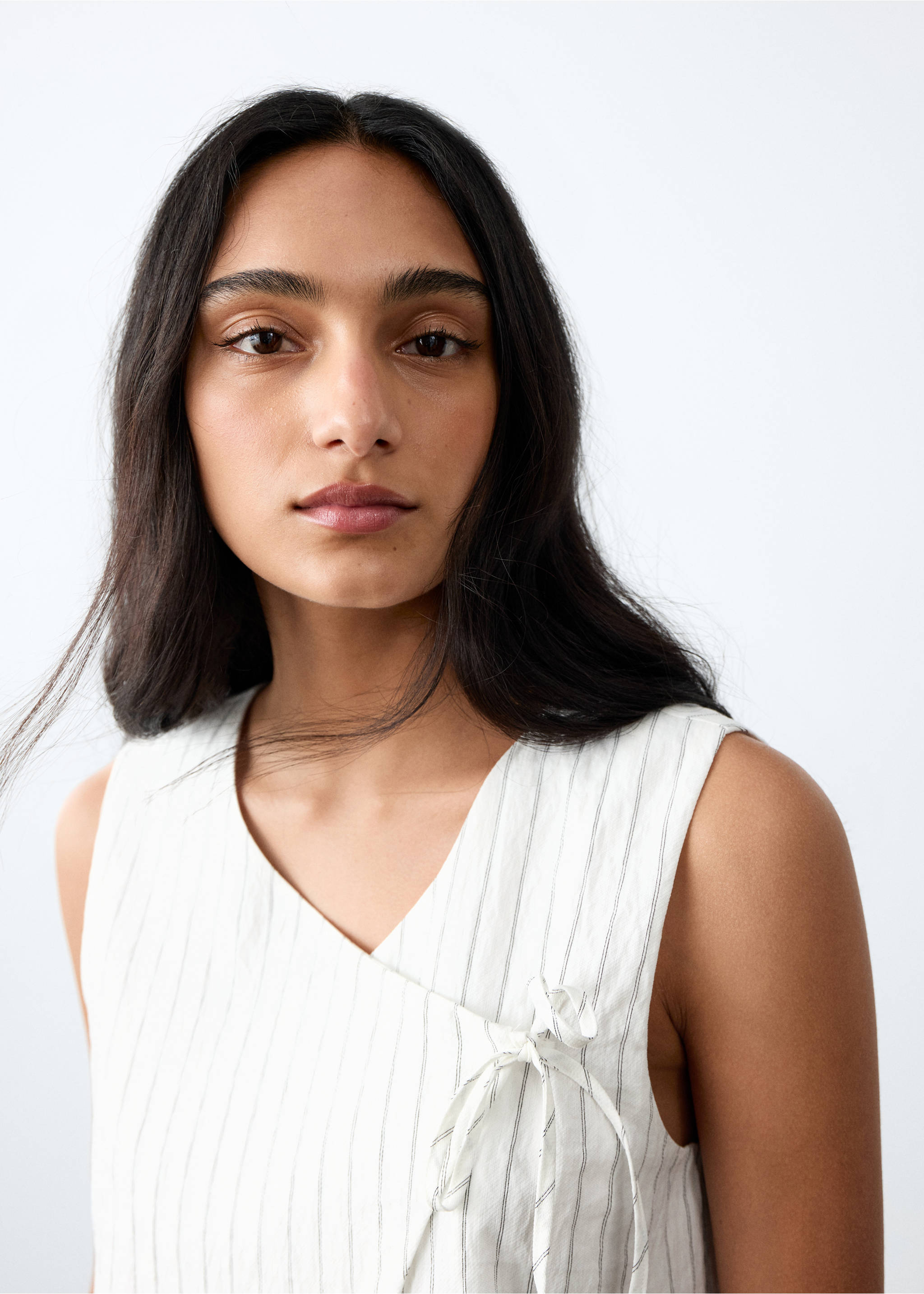 Striped gilet with tie fastening - Details of the article 6, Off White. Ref: 27085816-00.