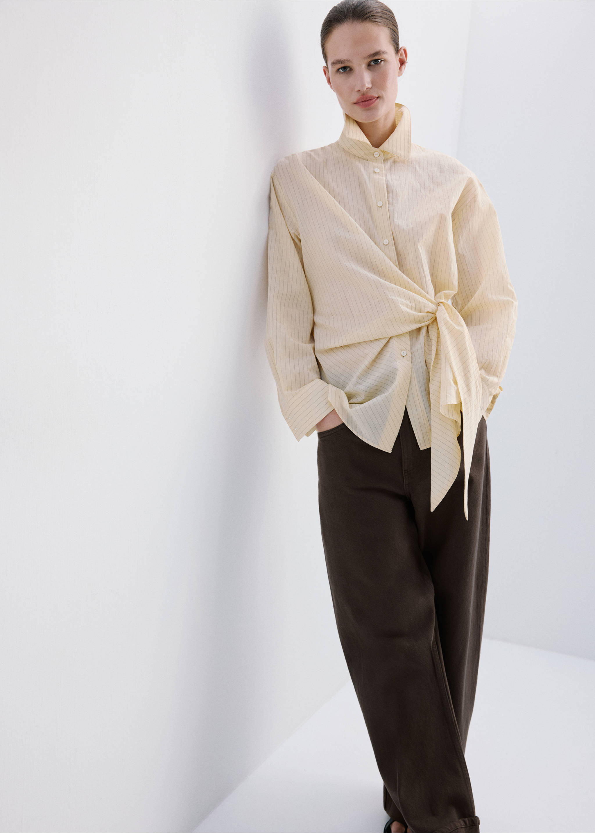 Balloon jeans with rolled-up hem - Details of the article 6, Chocolate. Ref: 27085817-00.