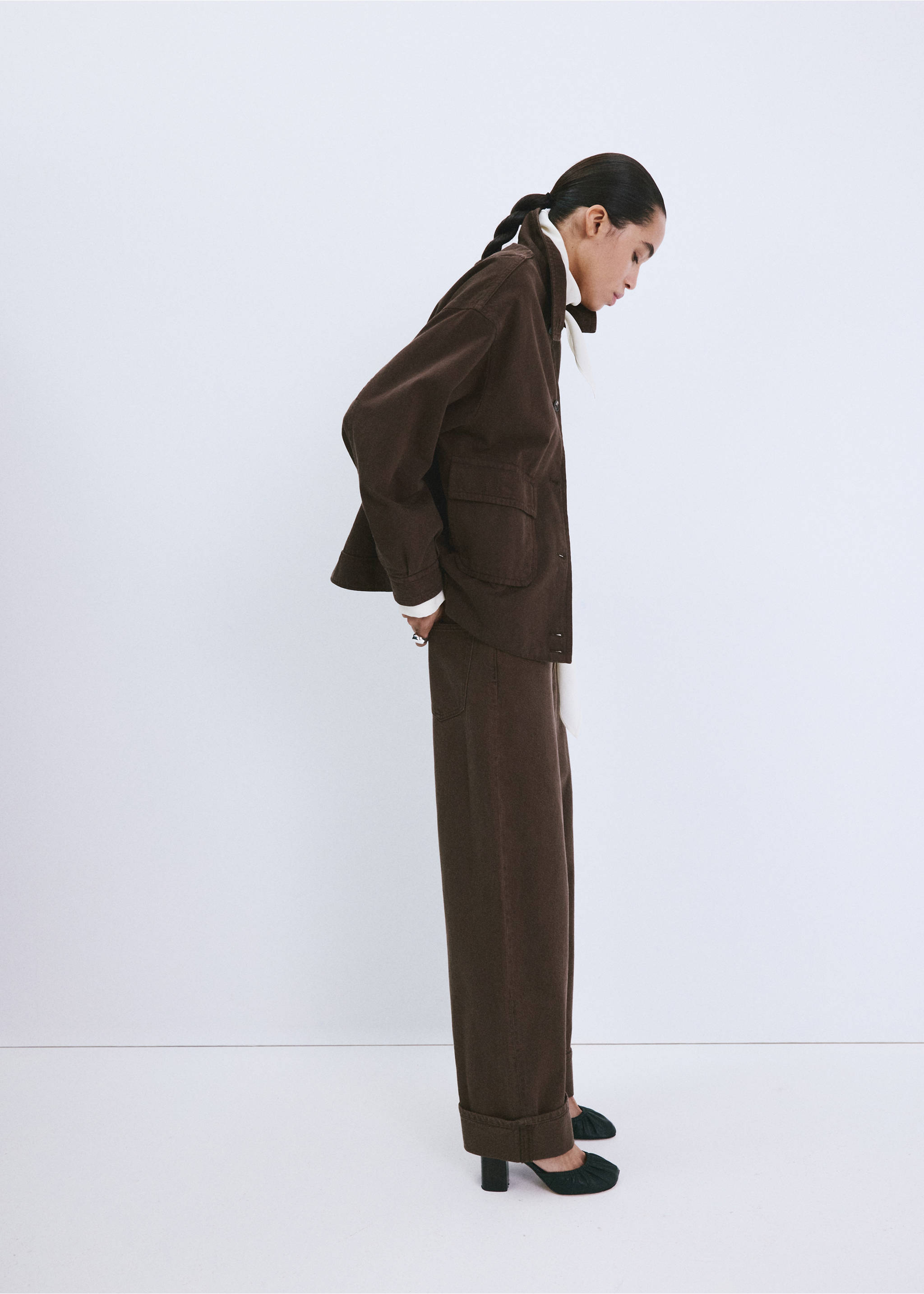 Balloon jeans with rolled-up hem - Details of the article 2, Chocolate. Ref: 27085817-00.