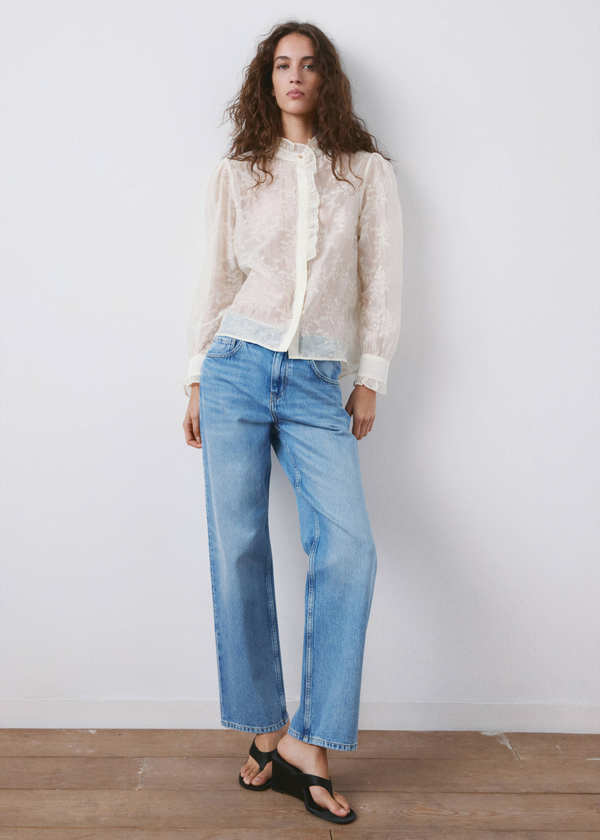 Lyocell blouse with floral embroidery - General plane