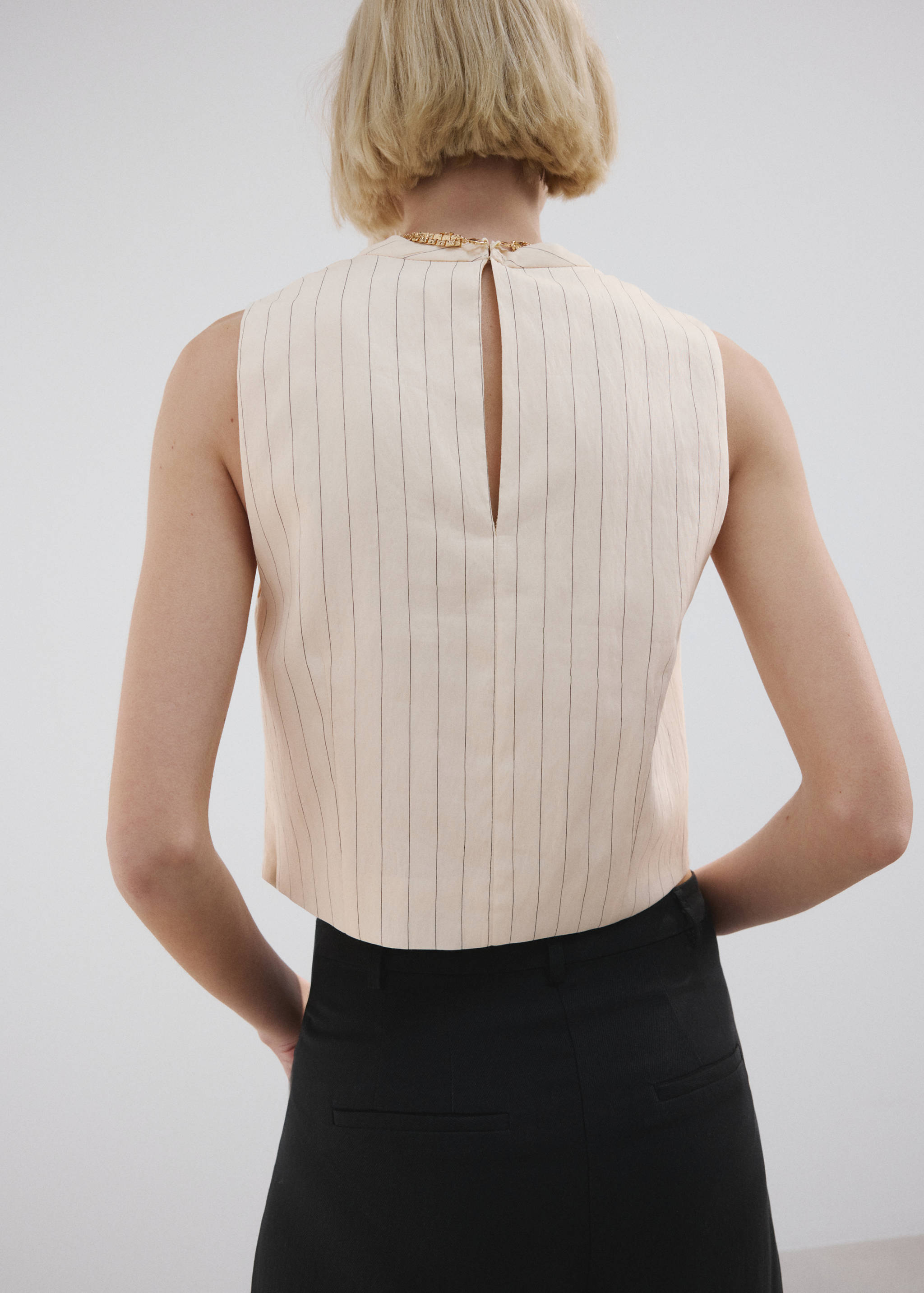 Chain detail top - Reverse of the article