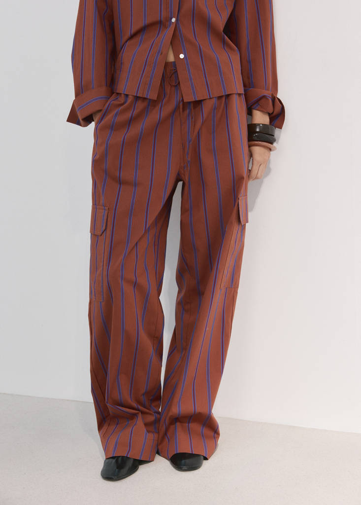Cargo pants with side pockets