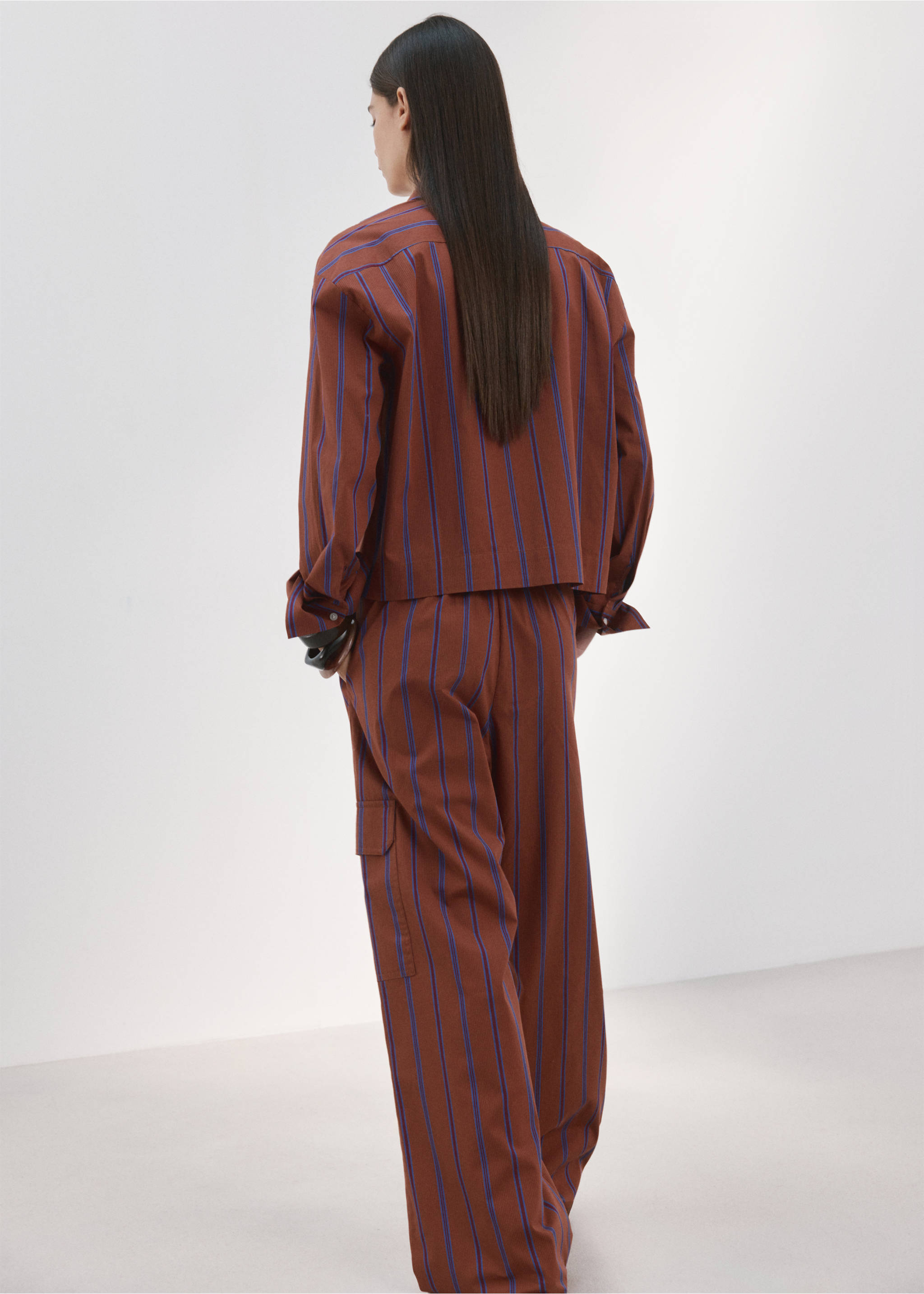 Pantalón cargo bolsillos laterales - Reverso del artículo, Rojo anaranjado. Ref: 27085828-00.