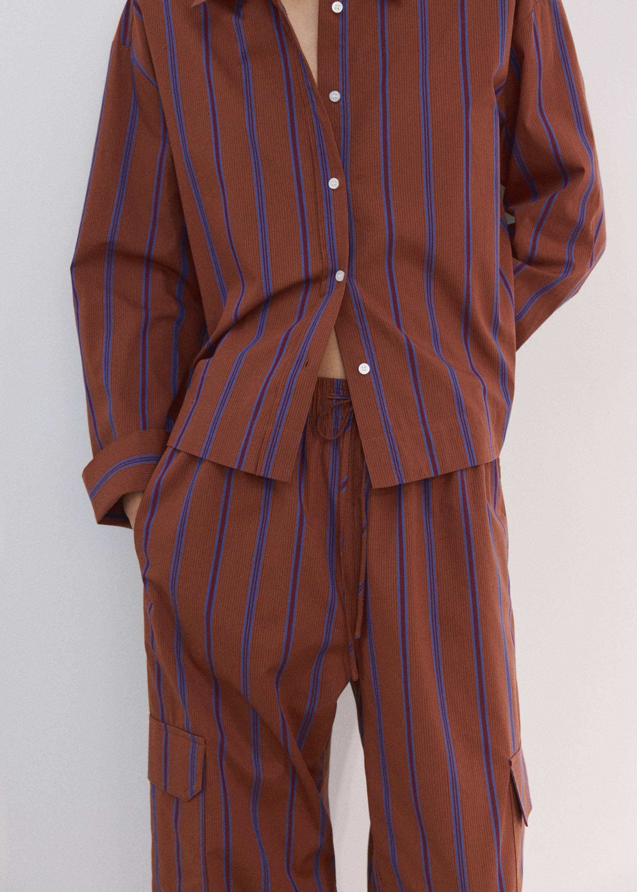 Pantalón cargo bolsillos laterales - Detalle del artículo 6