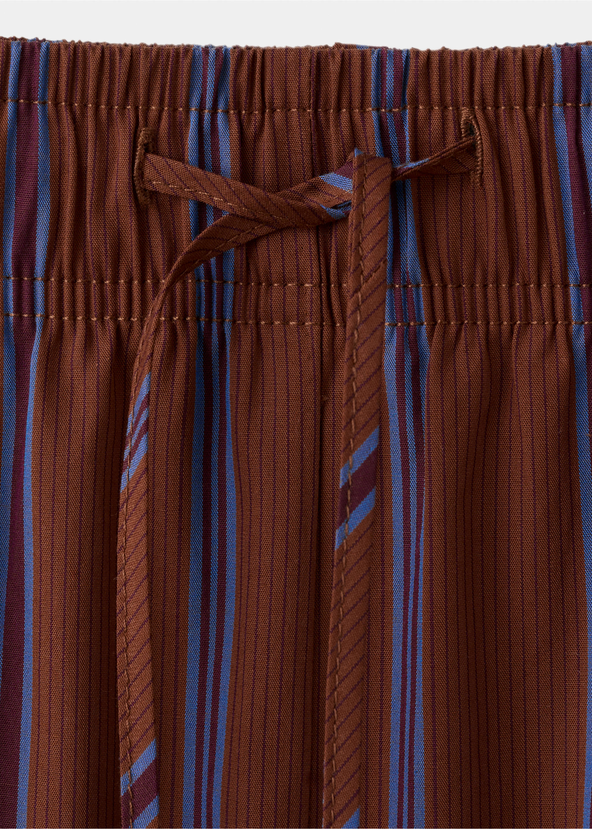 Pantalón cargo bolsillos laterales - Detalle del artículo 8, Rojo anaranjado. Ref: 27085828-00.