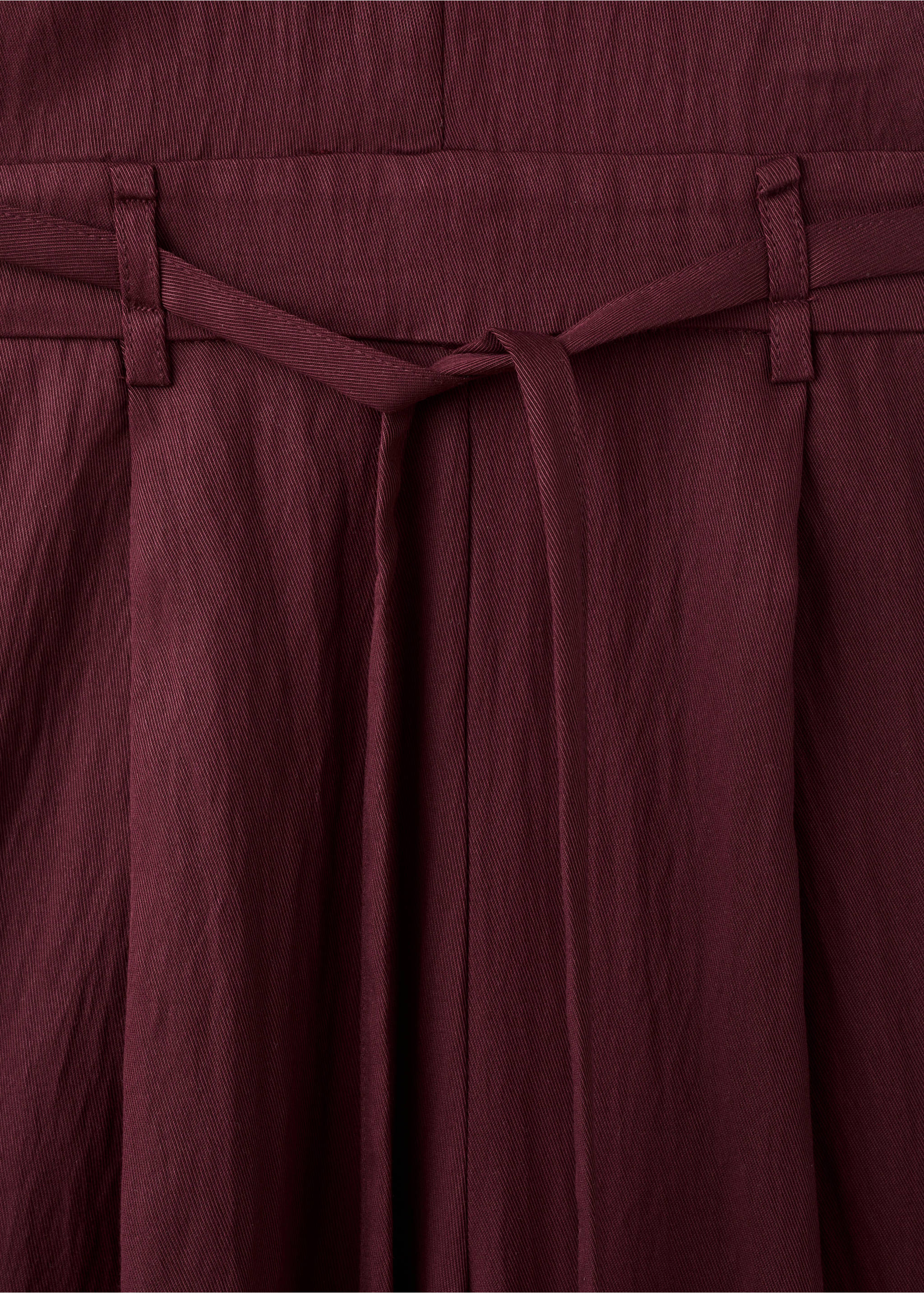 Mono lyocell cuello halter - Detalle del artículo 8, Vino. Ref: 27085830-00.