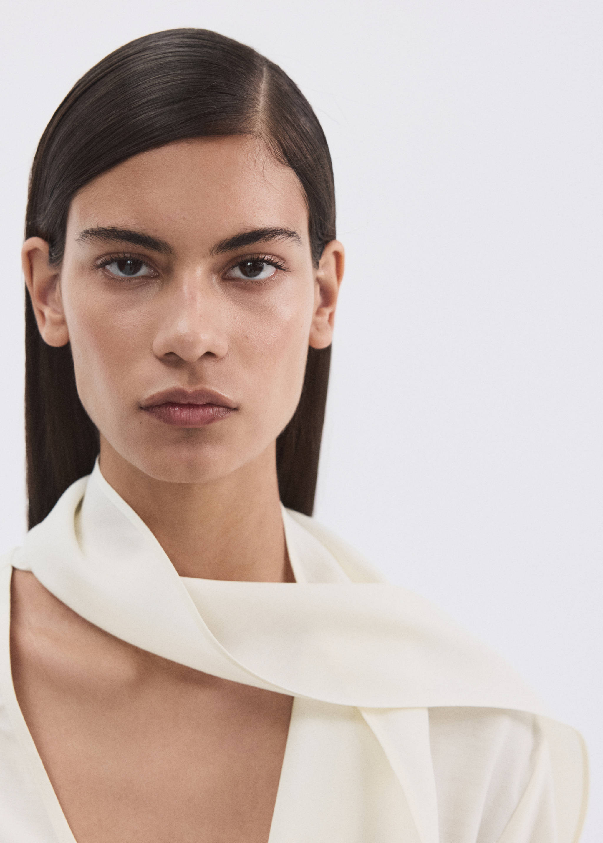 Scarf collar blouse - Details of the article 1