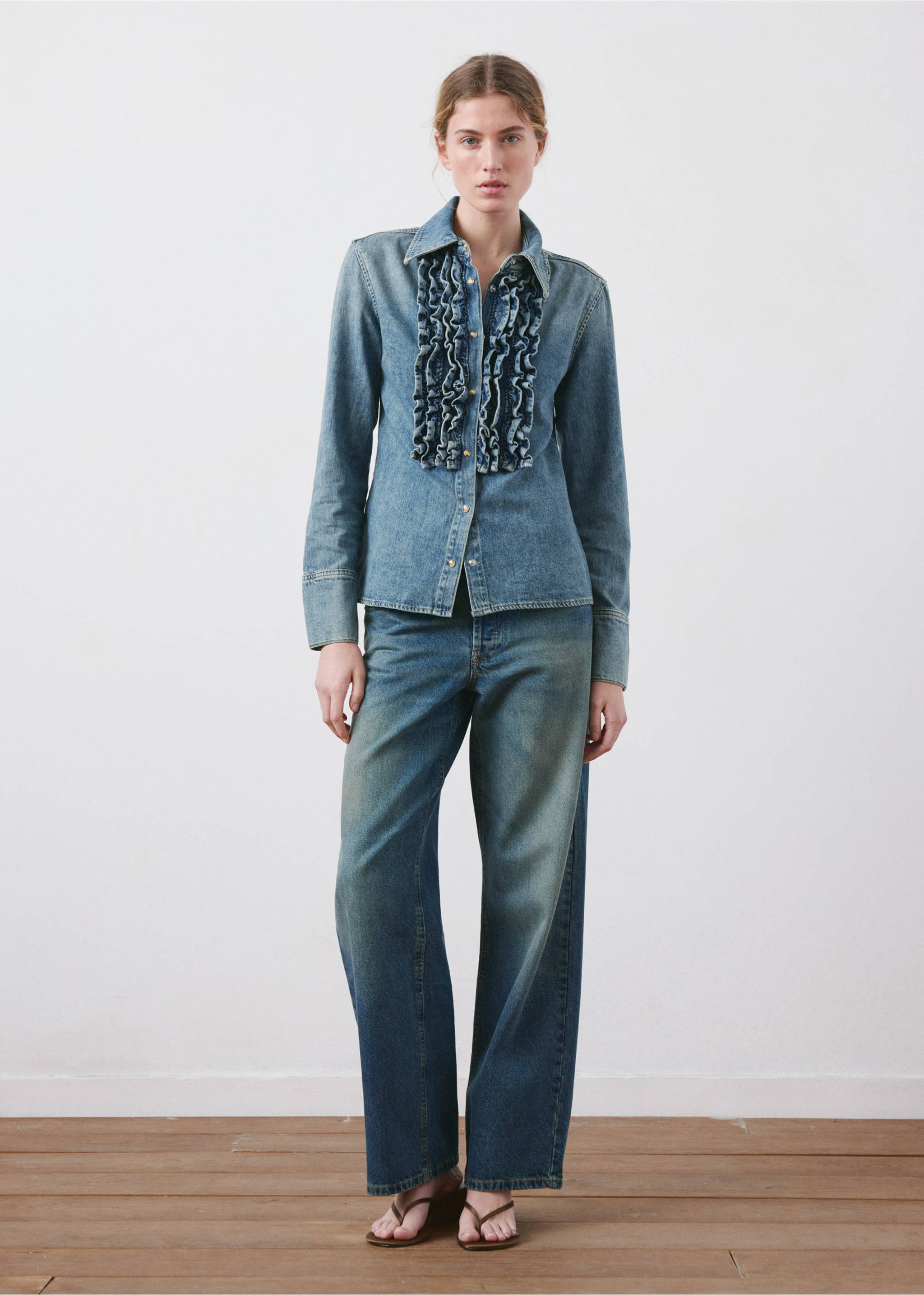 Camisa vaquera volantes - Plano general, Azul medio. Ref: 27085840-00.