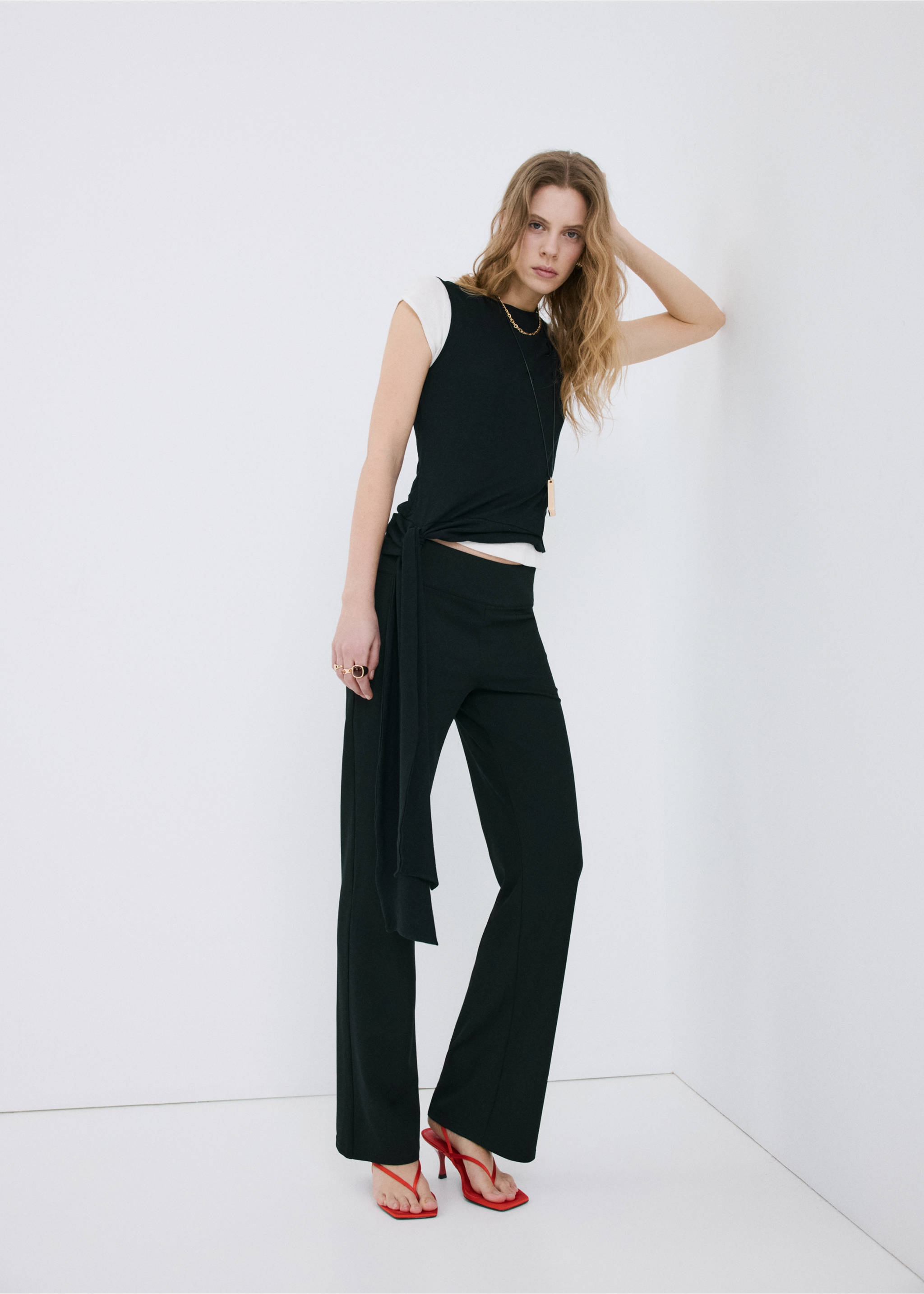Mid-rise flare trousers - General plane, Black. Ref: 27085841-00.
