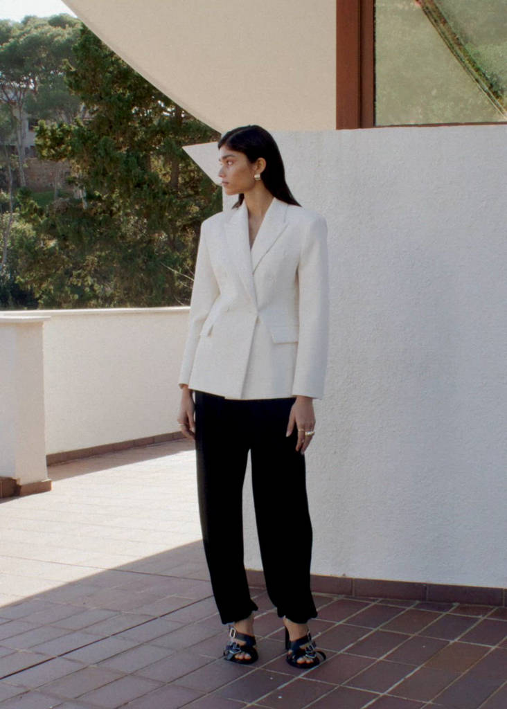 Fitted double-breasted blazer